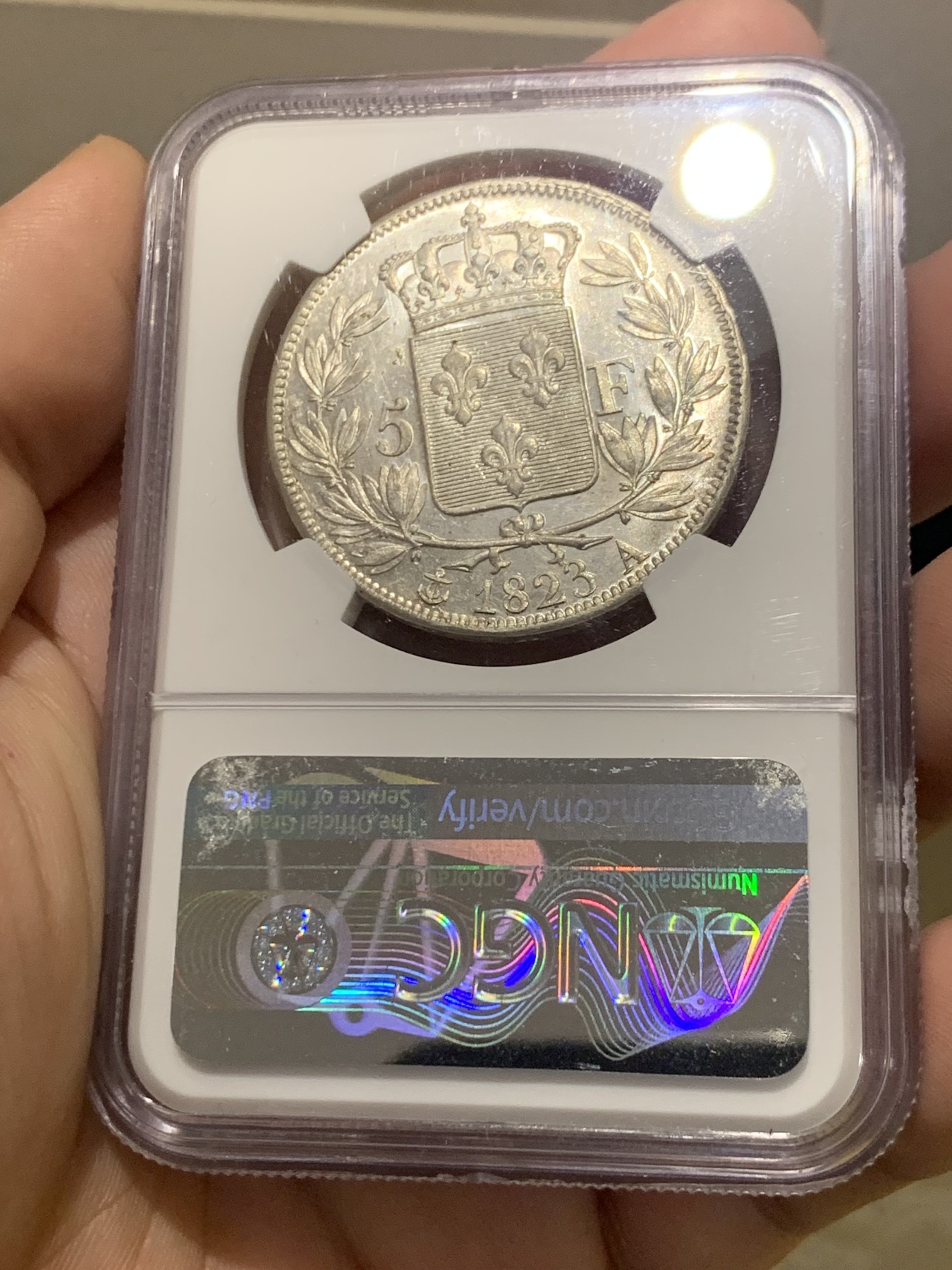 欢迎参加《竞宝斋》为国而庆 老张自藏专场 ，定制纪念章相赠 NGC MS62 法国 1823年 路易十八 5法郎银币 白净靓丽 难得状态