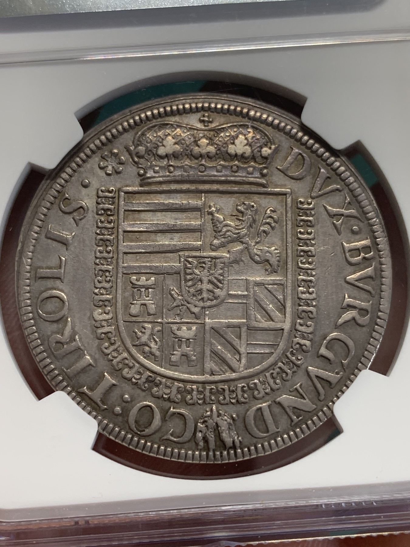 欢迎参加《竞宝斋》为国而庆 老张自藏专场 ，定制纪念章相赠 NGC XF 神圣罗马帝国 斐迪南二世 1564-95 泰勒大银币 400多年的岁月保持的这么好难得