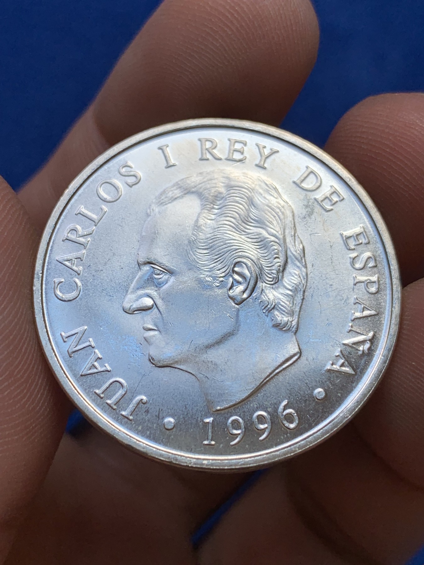 欢迎参加《竞宝斋》为国而庆 老张自藏专场 ，定制纪念章相赠 西班牙1996年画家戈雅 2000比塞塔大银币 18克 925银