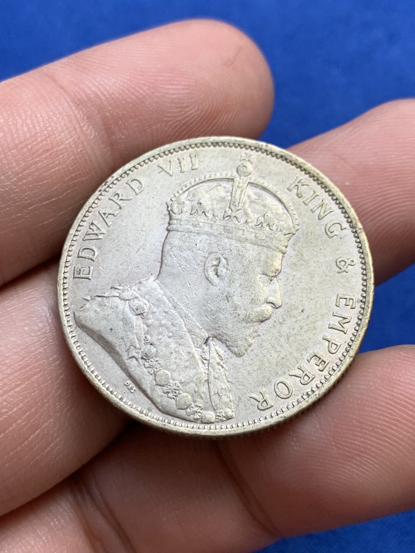 欢迎参加《竞宝斋》为国而庆 老张自藏专场 ，定制纪念章相赠 香港1905年爱七半圆银币 AU品质 状态不错