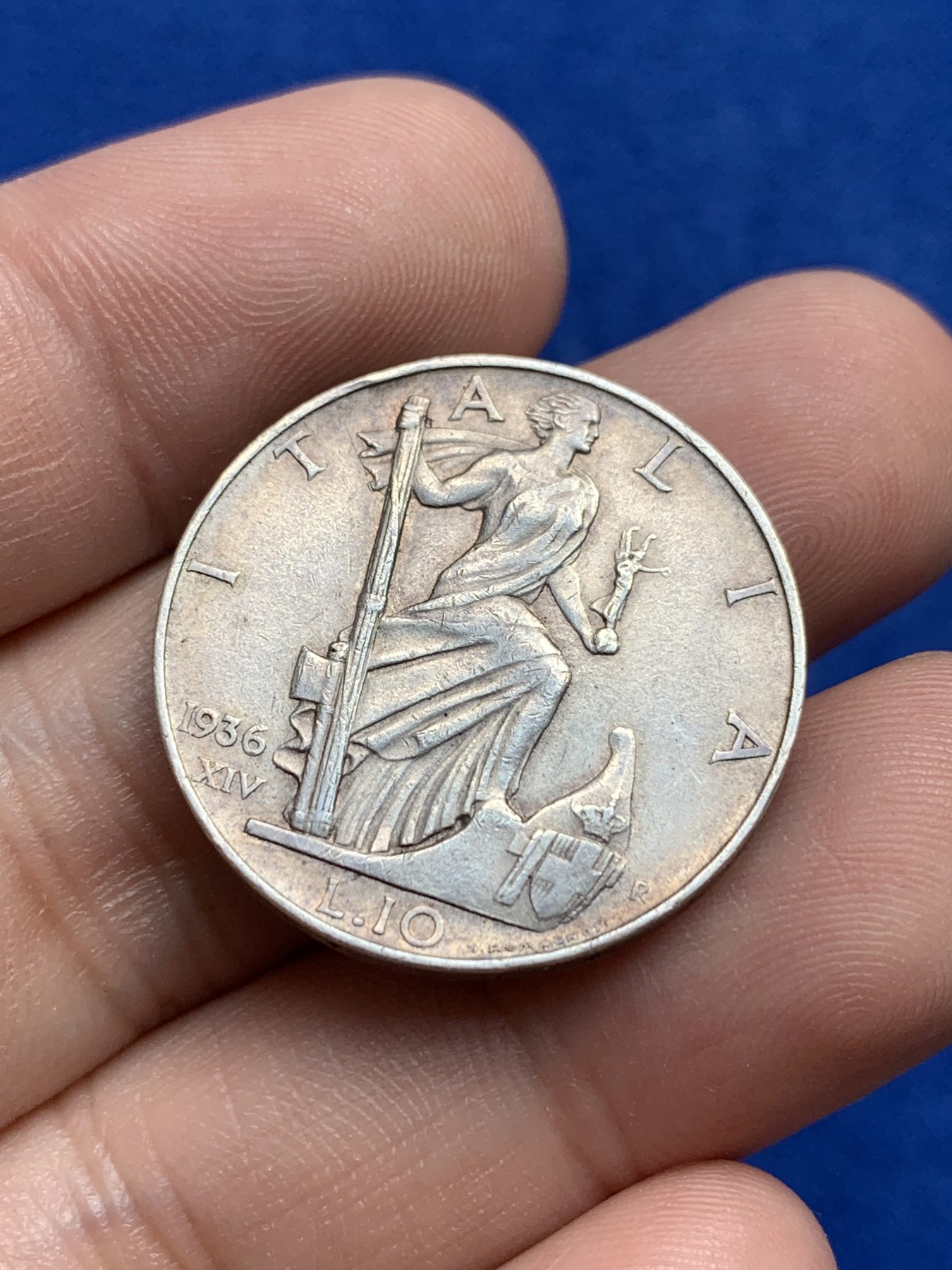 欢迎参加《竞宝斋》为国而庆 老张自藏专场 ，定制纪念章相赠 意大利1936年10里拉银币 原味包浆 不多见的品种