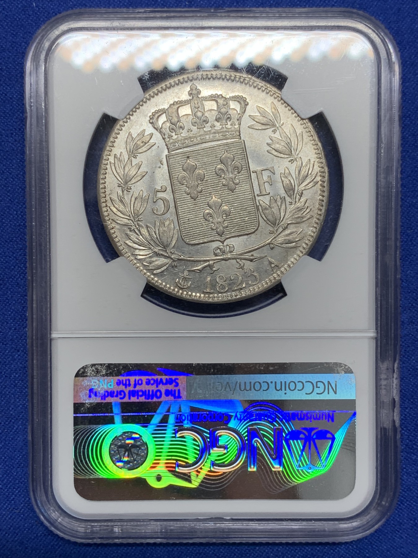 欢迎参加《竞宝斋》为国而庆 老张自藏专场 ，定制纪念章相赠 NGC MS62 法国 1823年 路易十八 5法郎银币 白净靓丽 难得状态