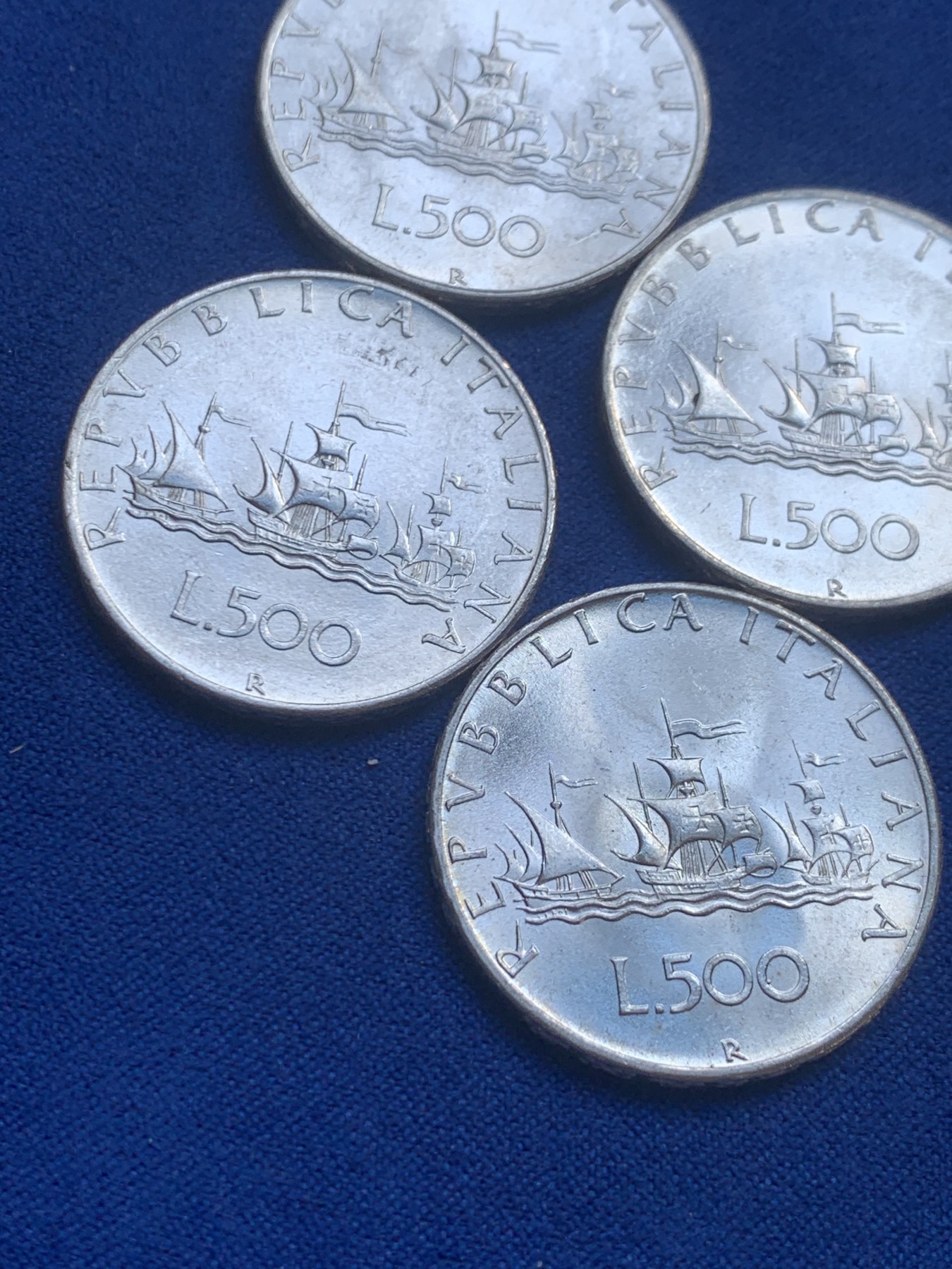 欢迎参加《竞宝斋》为国而庆 老张自藏专场 ，定制纪念章相赠 4枚一组 意大利帆船500里拉银币 未使用品 两枚1958年，两枚1966年