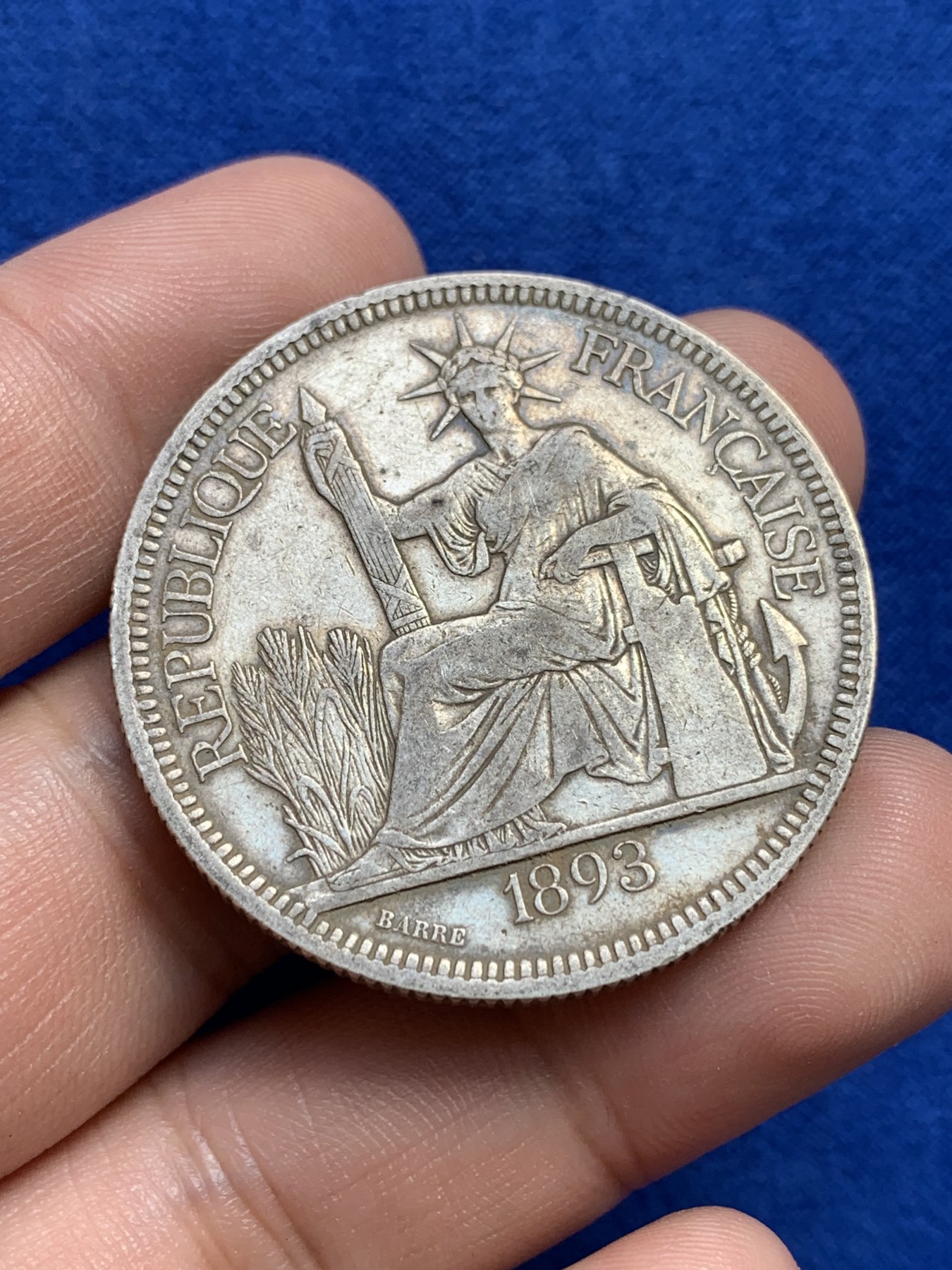 欢迎参加《竞宝斋》为国而庆 老张自藏专场 ，定制纪念章相赠 法属印支1893年坐洋壹圆银币 加重版 27.215g