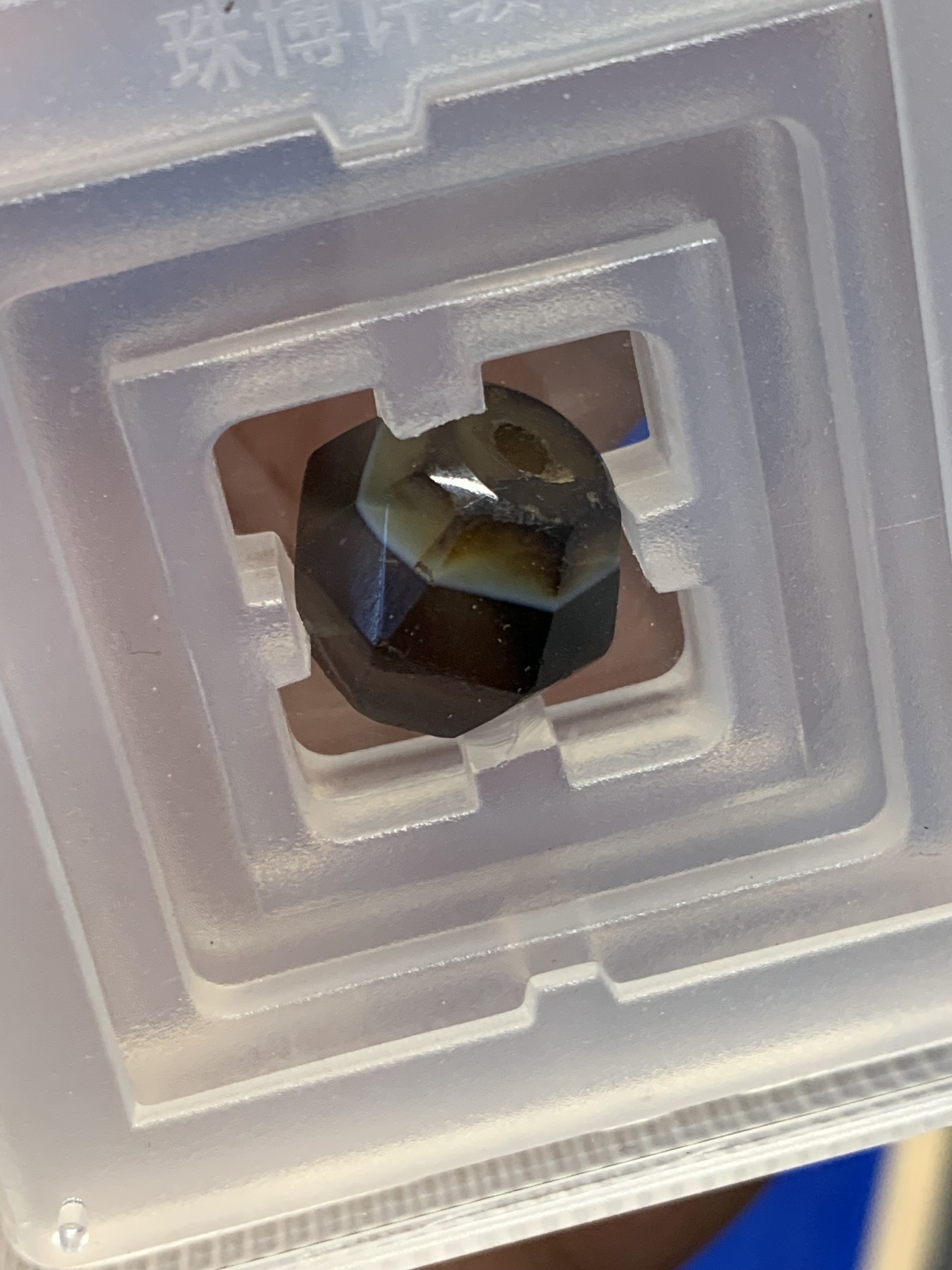 欢迎参加《竞宝斋》为国而庆 老张自藏专场 ，定制纪念章相赠 公博 IBC 评级 18世纪 缠丝玛瑙 棱珠