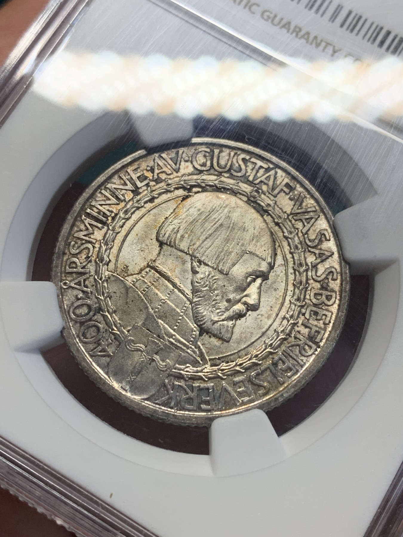 欢迎参加《竞宝斋》为国而庆 老张自藏专场 ，定制纪念章相赠 NGC MS64 瑞典 1921 古斯塔夫瓦萨解放战争 400 周年 2克朗银币