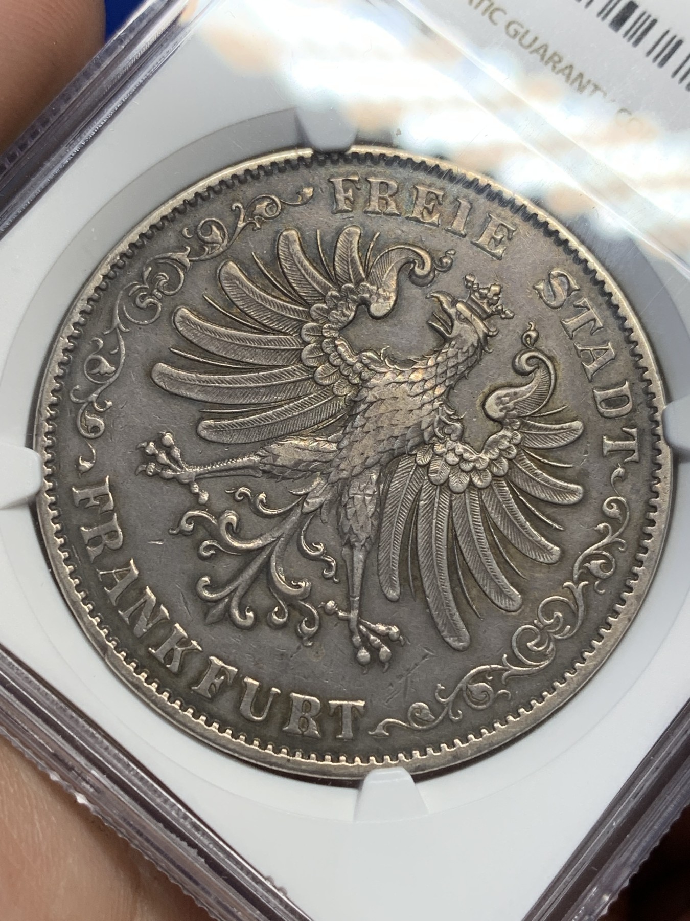 欢迎参加《竞宝斋》为国而庆 老张自藏专场 ，定制纪念章相赠 NGC XF 德国 1846年 法兰克福 烧鸡 2泰勒 37克的超大银币 整体包浆醇厚 带彩 好味道