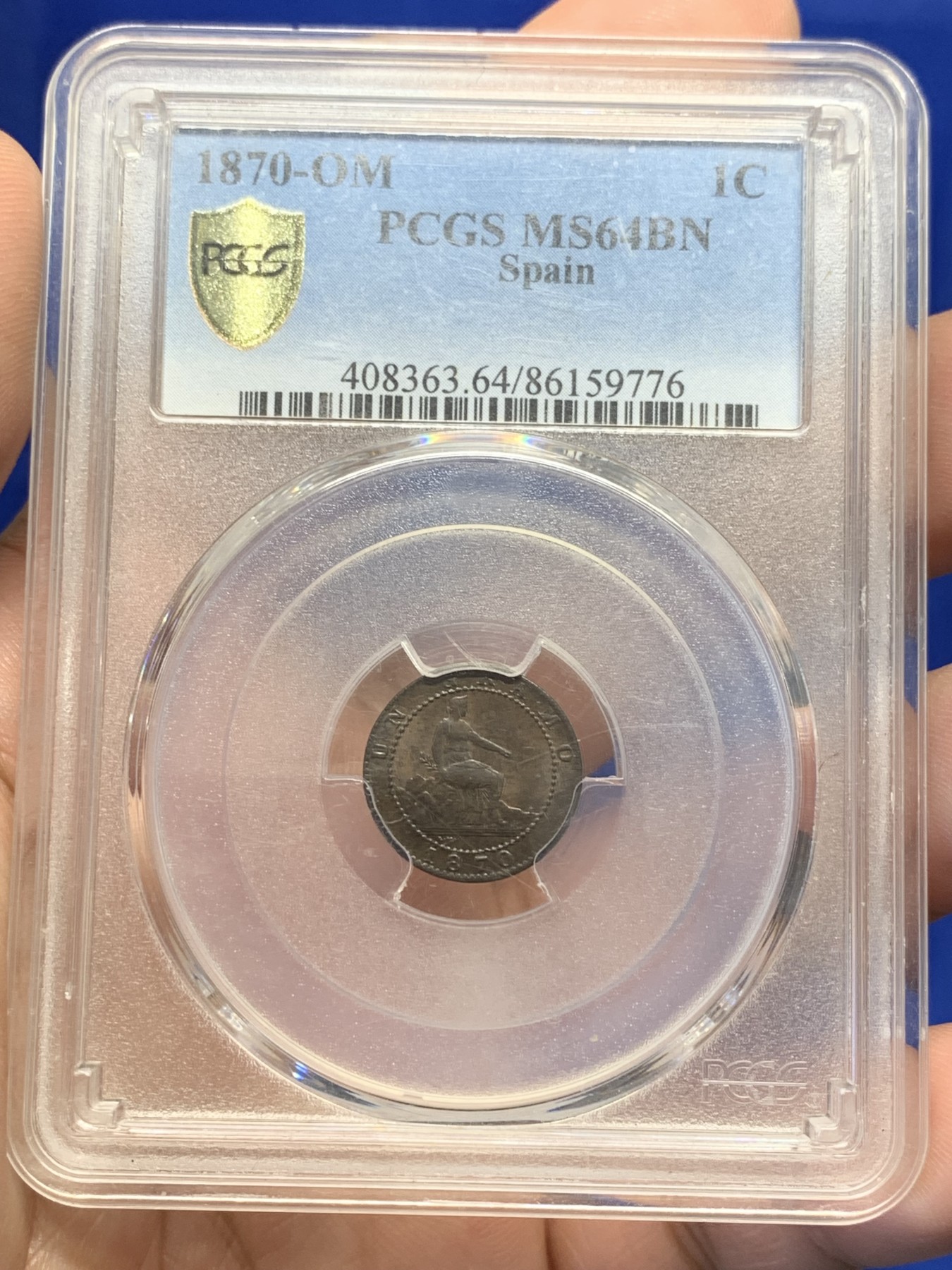 欢迎参加《竞宝斋》为国而庆 老张自藏专场 ，定制纪念章相赠 PCGS MS64BN 西班牙 1870年 坐人 狮子 1C 铜币 细节慢慢 状态极好