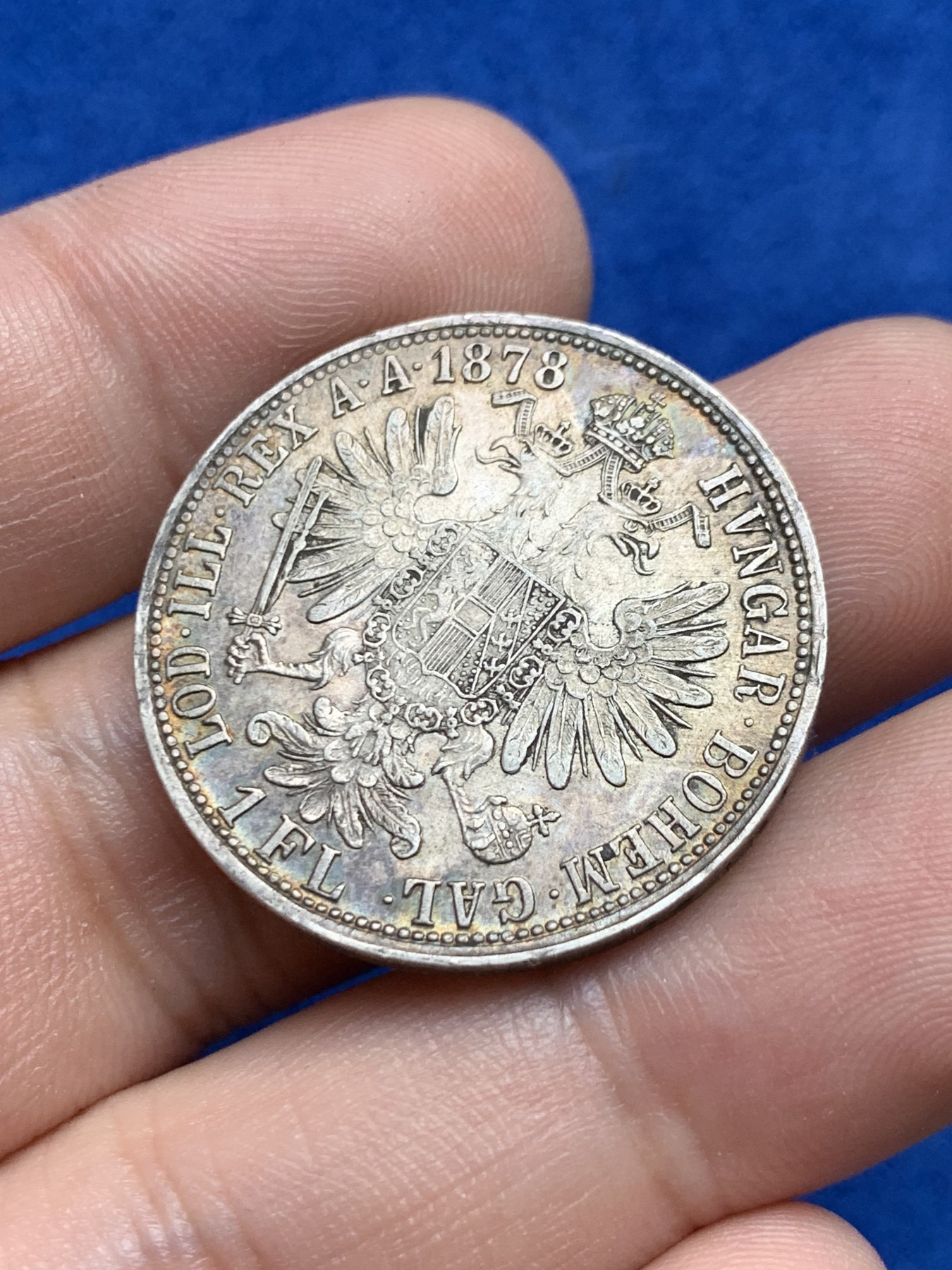 欢迎参加《竞宝斋》为国而庆 老张自藏专场 ，定制纪念章相赠 奥匈帝国1878年1福林双头鹰银币 双面深彩包浆 细节非常不错