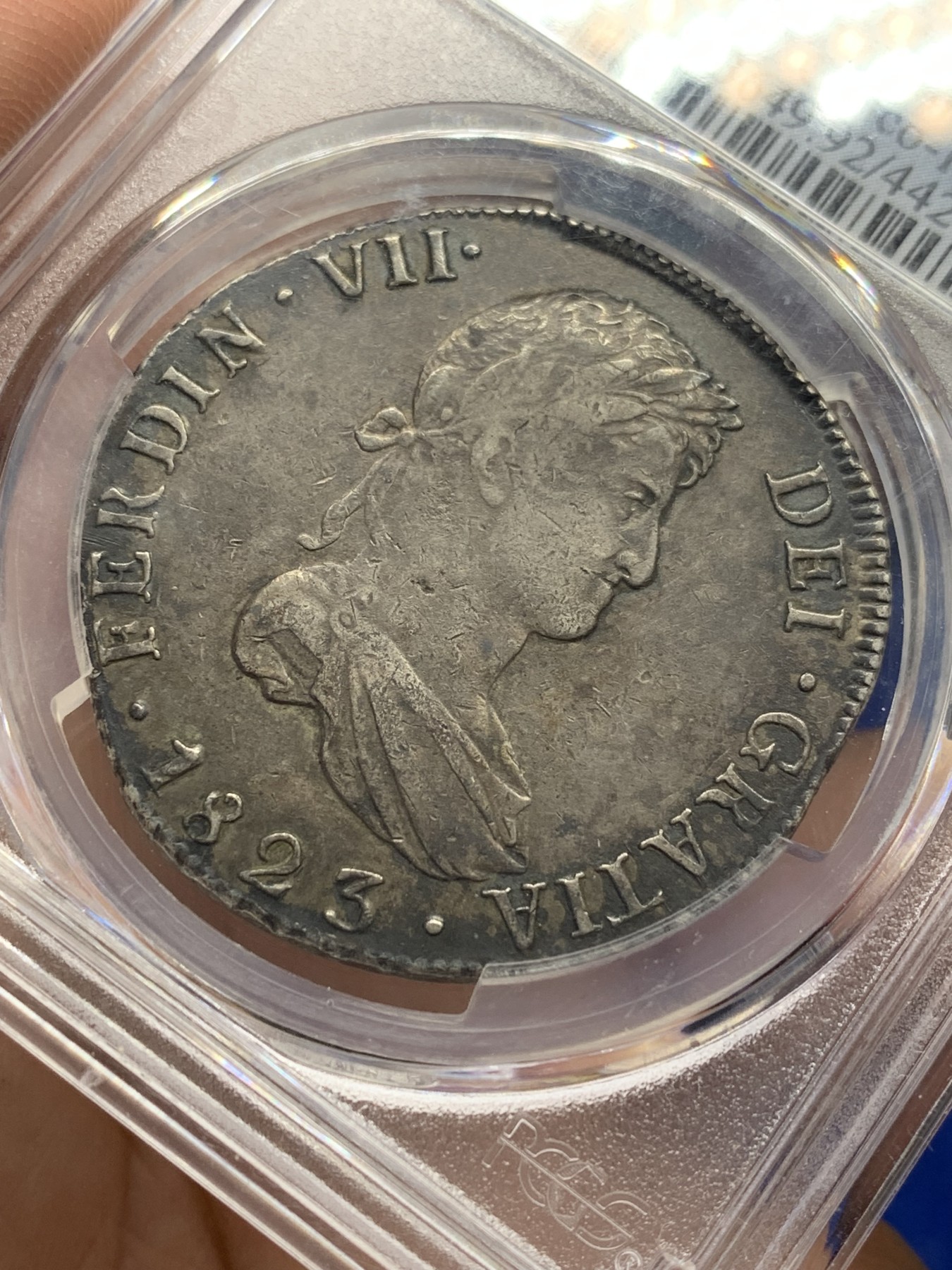 欢迎参加《竞宝斋》为国而庆 老张自藏专场 ，定制纪念章相赠 PCGS XF 玻利维亚 1823年 费七 8R 双柱大银币 原味包浆 双面深打