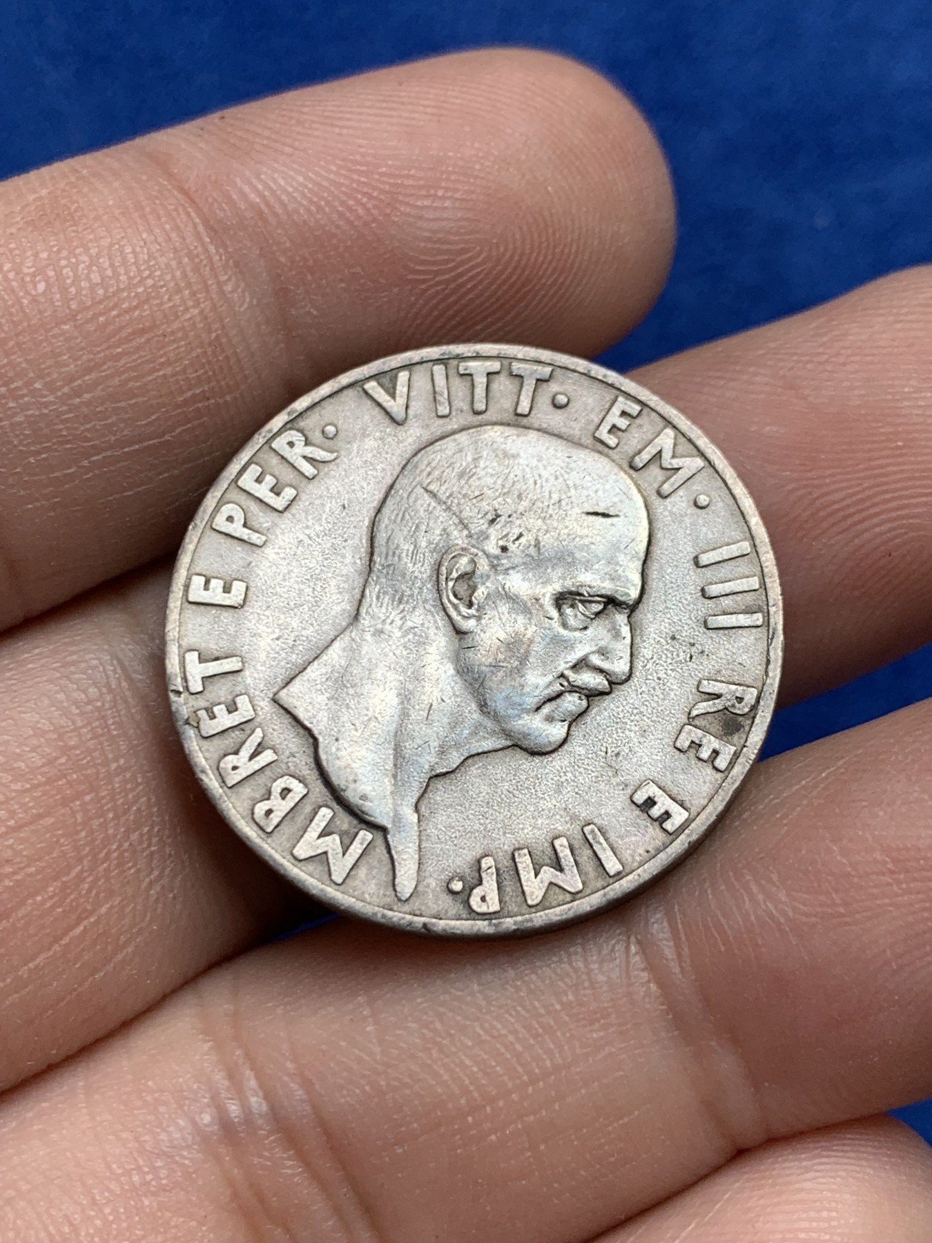 欢迎参加《竞宝斋》为国而庆 老张自藏专场 ，定制纪念章相赠 意占阿尔巴尼亚1939年10列克银币，少见品种、该版最大面值