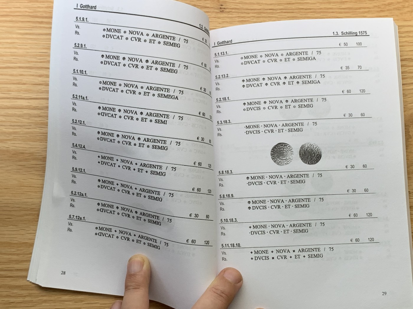 欢迎参加《竞宝斋》为国而庆 老张自藏专场 ，定制纪念章相赠 非原版 库兰公国钱币目录 222页0.35公斤 多本随机发