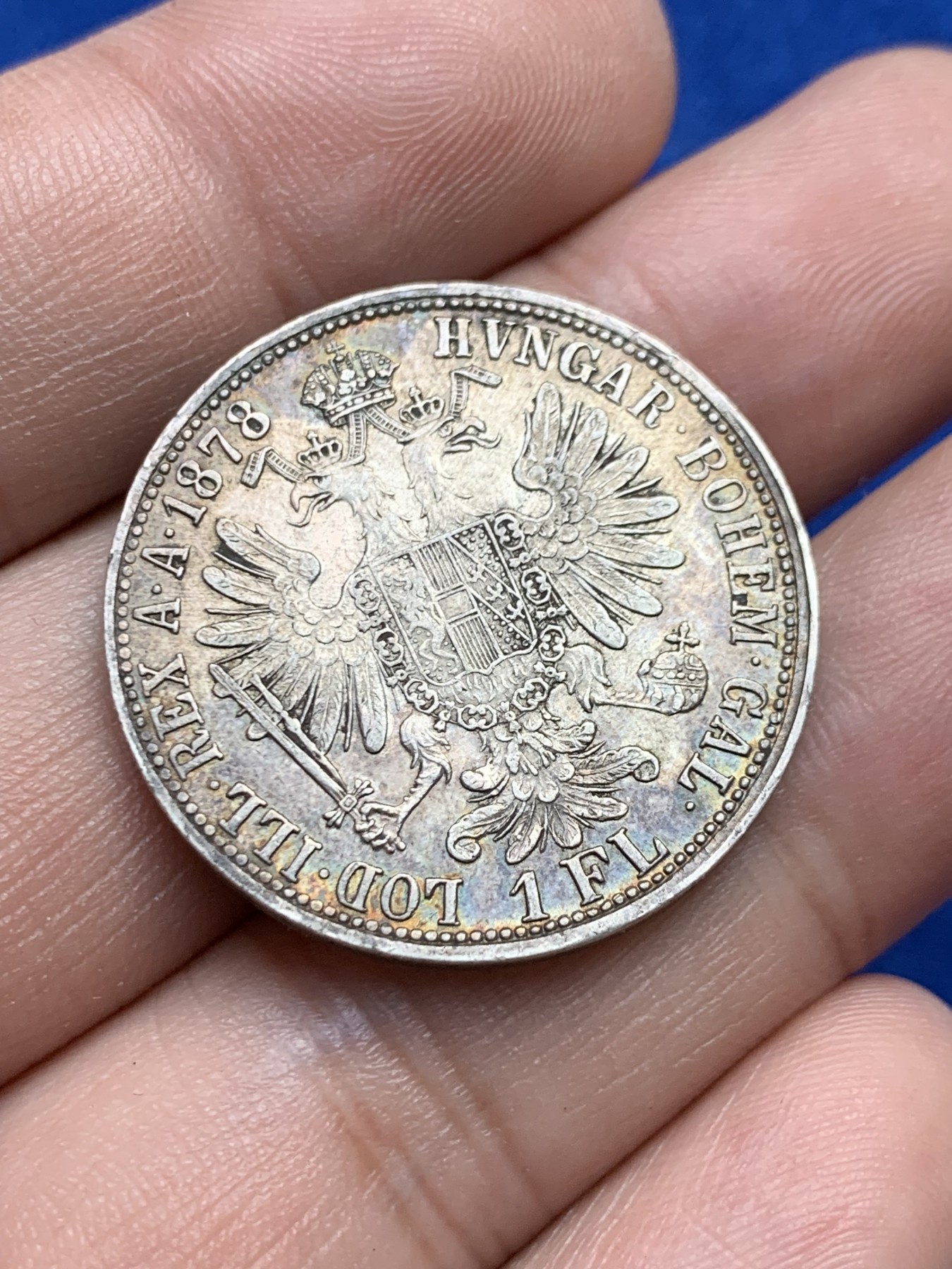 欢迎参加《竞宝斋》为国而庆 老张自藏专场 ，定制纪念章相赠 奥匈帝国1878年1福林双头鹰银币 双面深彩包浆 细节非常不错