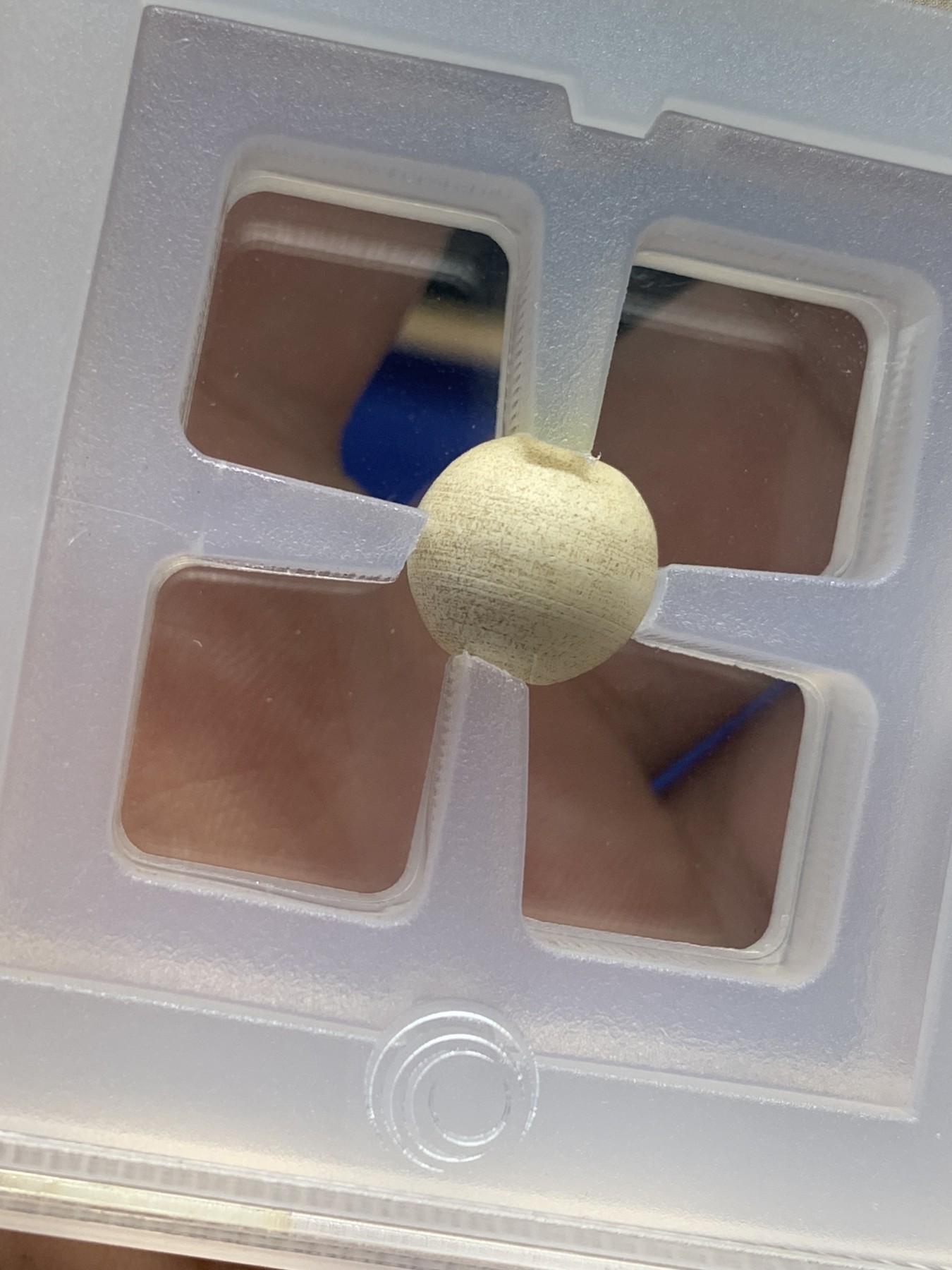 欢迎参加《竞宝斋》为国而庆 老张自藏专场 ，定制纪念章相赠 公博 IBC 评级 清代 琉璃圆珠