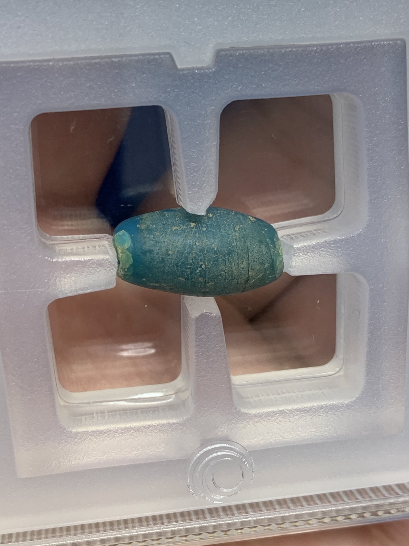 欢迎参加《竞宝斋》为国而庆 老张自藏专场 ，定制纪念章相赠 公博 IBC 评级 元代 蓝色琉璃 管珠