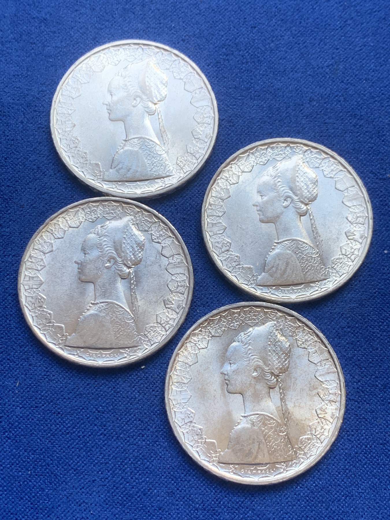 欢迎参加《竞宝斋》为国而庆 老张自藏专场 ，定制纪念章相赠 4枚一组 意大利帆船500里拉银币 未使用品 两枚1958年，两枚1966年