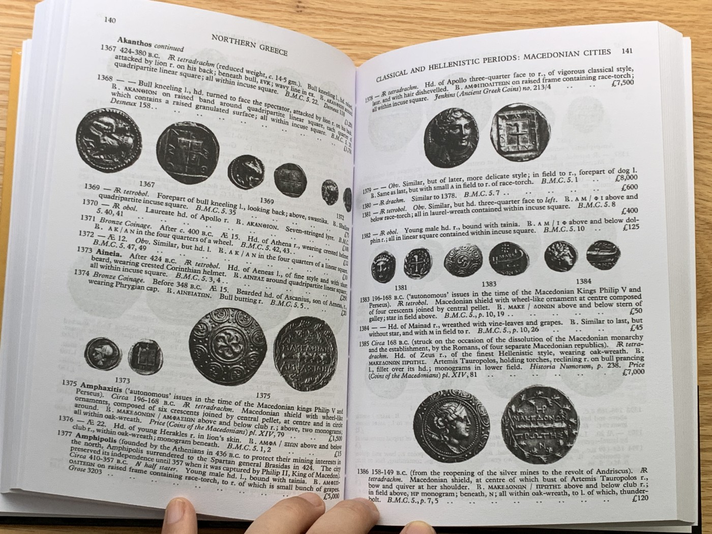 欢迎参加《竞宝斋》为国而庆 老张自藏专场 ，定制纪念章相赠 非原版 古希腊钱币目录 315页 0.6公斤 精装 多本随机发