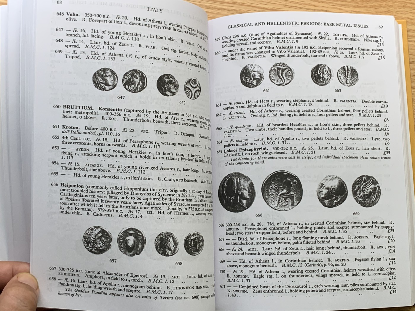 欢迎参加《竞宝斋》为国而庆 老张自藏专场 ，定制纪念章相赠 非原版 古希腊钱币目录 315页 0.6公斤 精装 多本随机发
