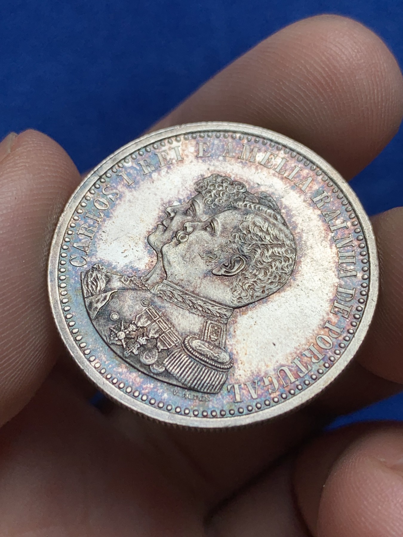 欢迎参加《竞宝斋》为国而庆 老张自藏专场 ，定制纪念章相赠 葡萄牙1898发现印度400周年500瑞斯银币 PL底板 深彩包浆