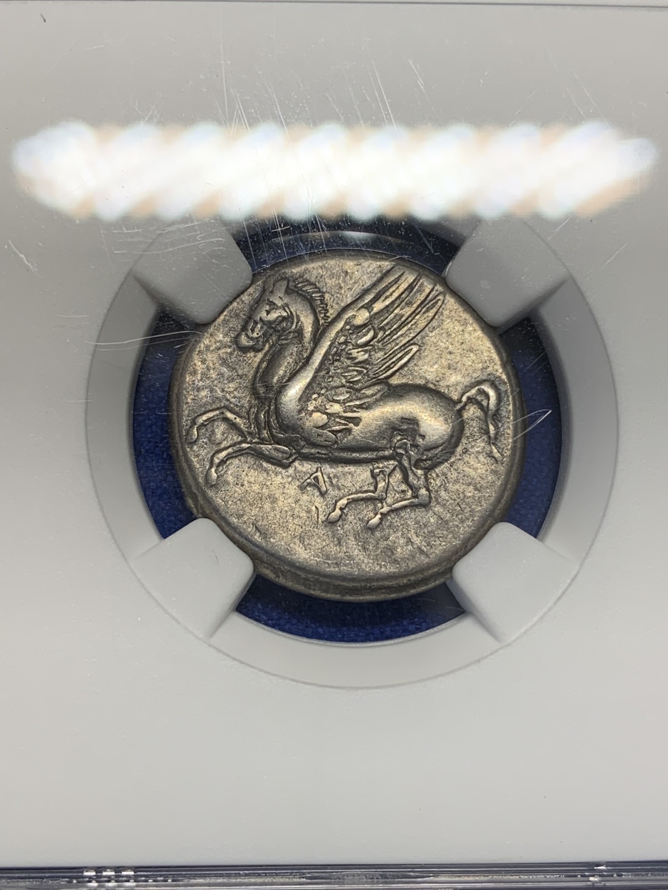 欢迎参加《竞宝斋》为国而庆 老张自藏专场 ，定制纪念章相赠 NGC CH VF 公元前350-270年 古希腊 阿卡纳尼亚 雅典娜 飞马银币 打制清晰 居中完整