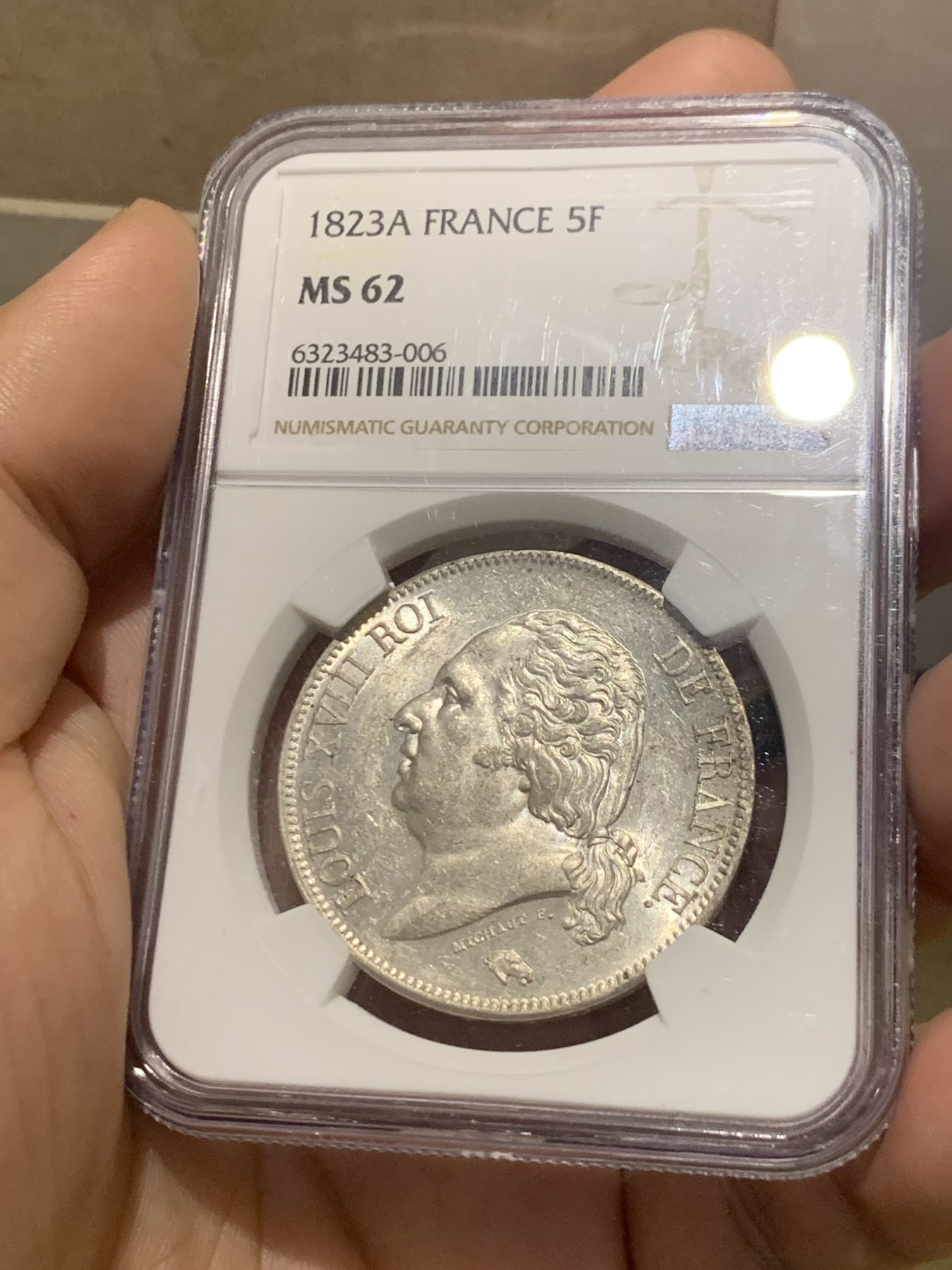 欢迎参加《竞宝斋》为国而庆 老张自藏专场 ，定制纪念章相赠 NGC MS62 法国 1823年 路易十八 5法郎银币 白净靓丽 难得状态