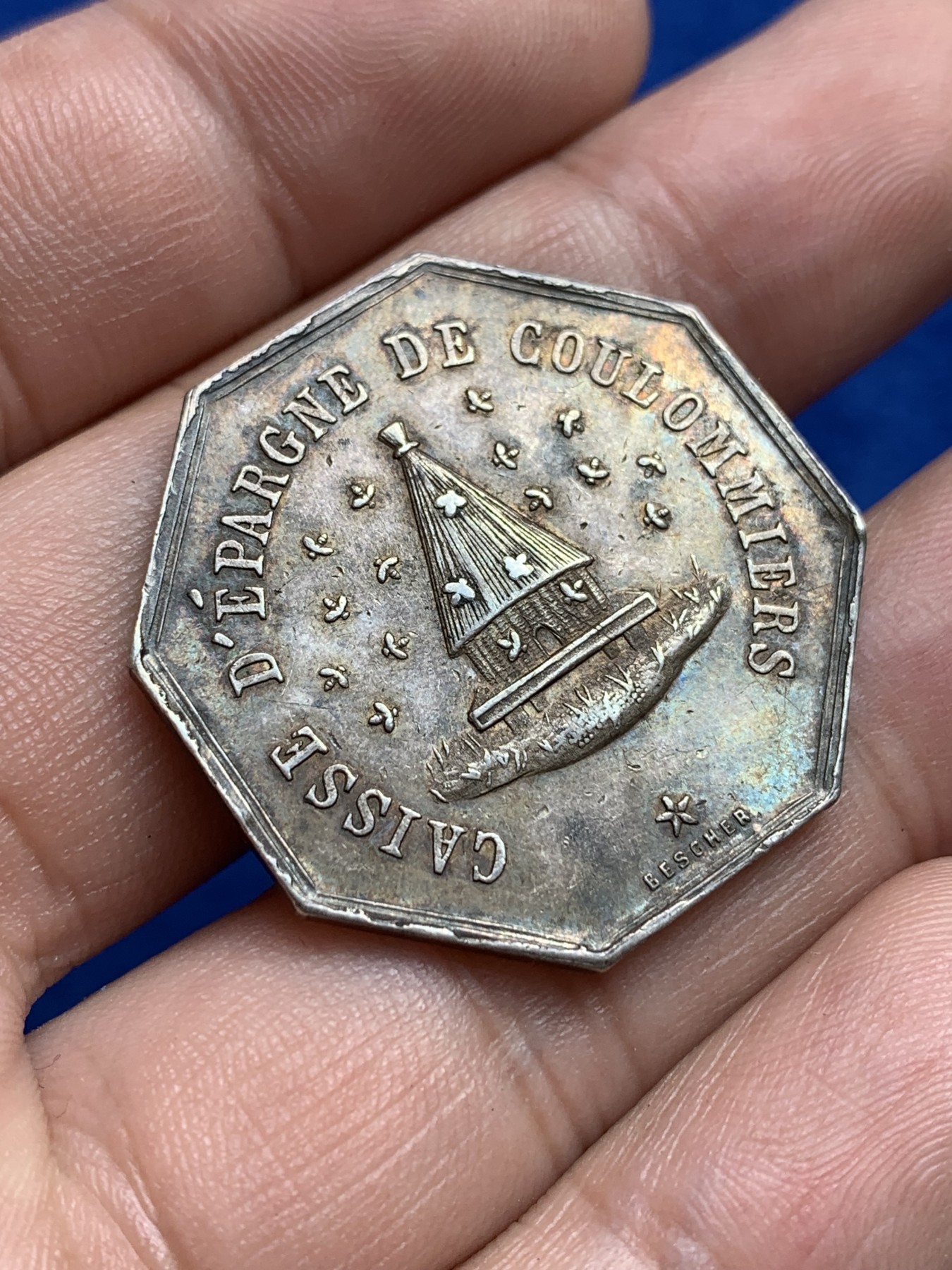 欢迎参加《竞宝斋》为国而庆 老张自藏专场 ，定制纪念章相赠 法国库仑米尔斯银质八角代币 31.1mm 12.4克 丰饶角银标 双面深包浆 品种不多