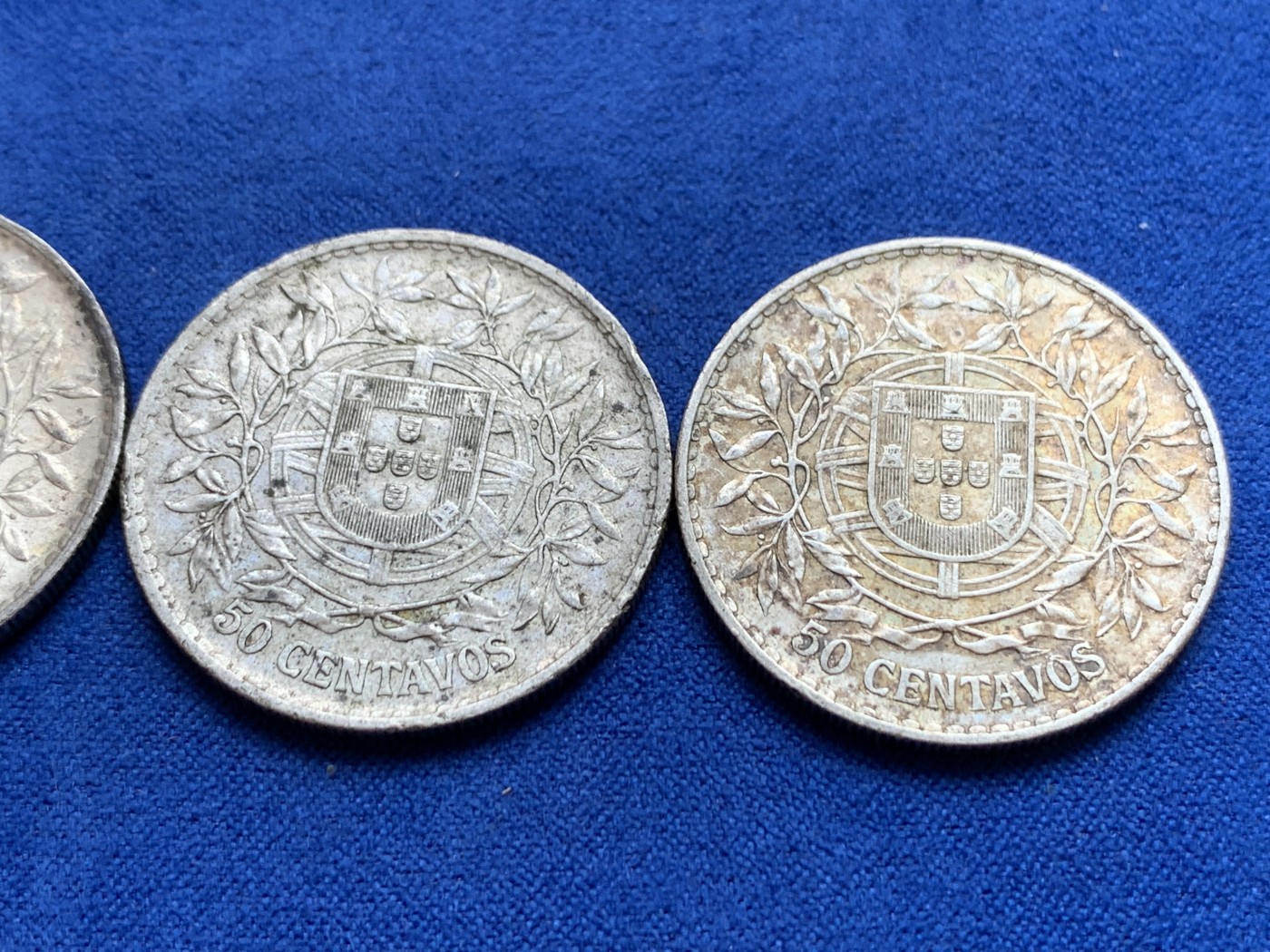 欢迎参加《竞宝斋》为国而庆 老张自藏专场 ，定制纪念章相赠 葡萄牙 女神 1912-14年 50分银币(半元型) 3枚一组 自然原味