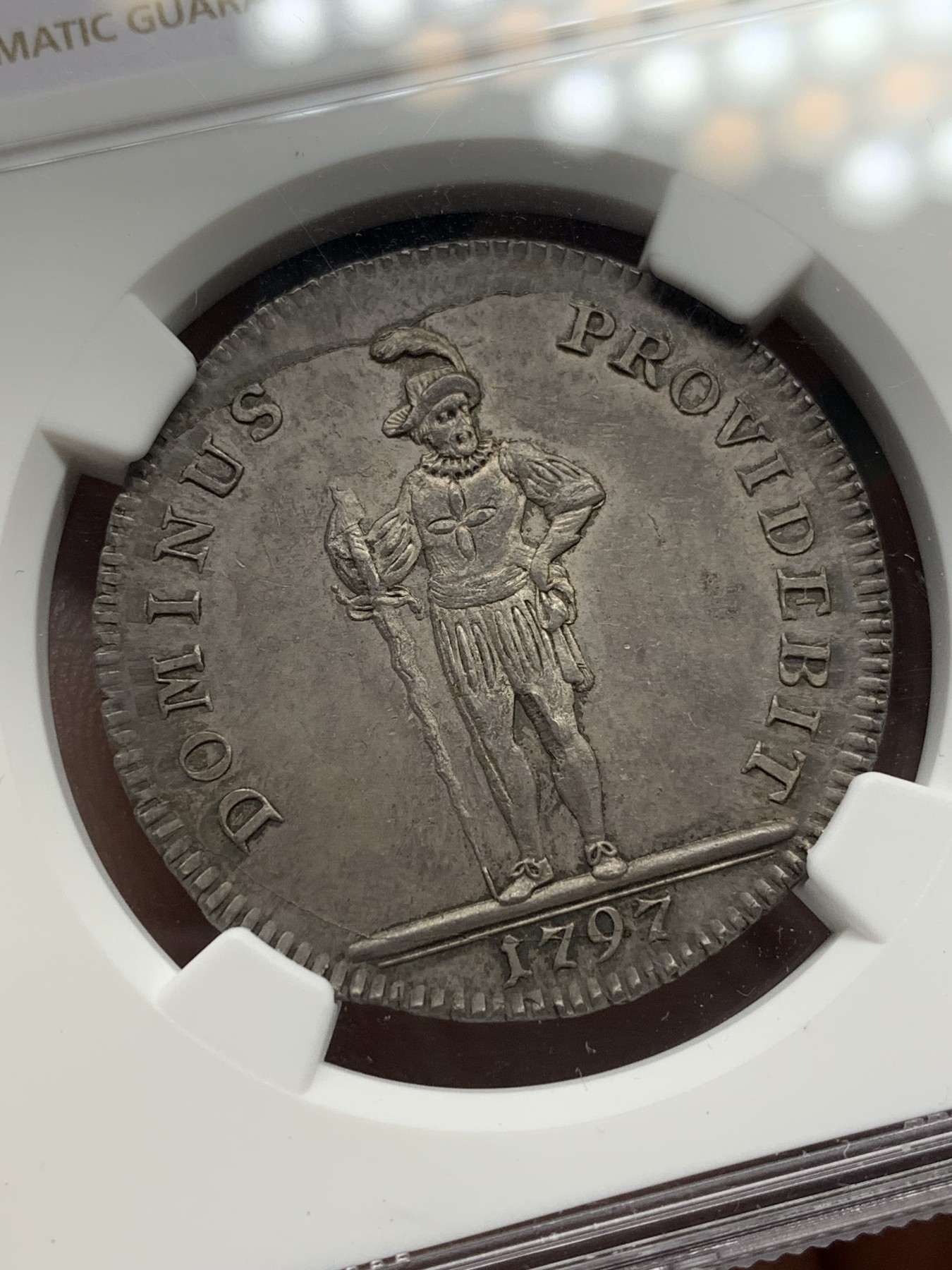 欢迎参加《竞宝斋》为国而庆 老张自藏专场 ，定制纪念章相赠 NGC MS61 瑞士 1797 伯尔尼 雇佣军 1/2泰勒银币 深灰包浆 人物细致 瑞士早期代表造型 小熊绒毛可见