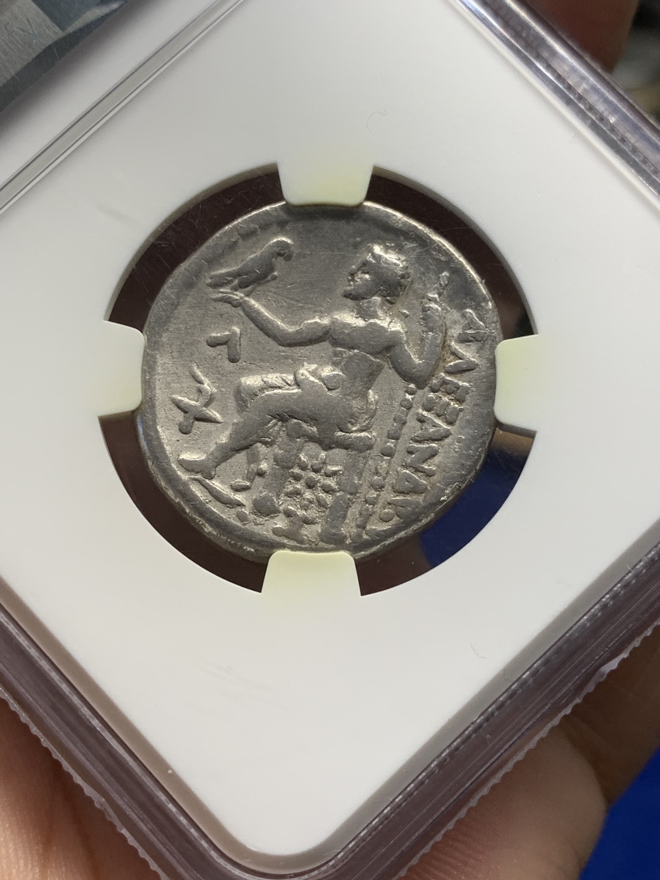 欢迎参加《竞宝斋》为国而庆 老张自藏专场 ，定制纪念章相赠 NGC CHF古希腊 公元336-323年 亚历山大大帝 4德 大银币 17克左右的大规格 眼神深邃 不错的版本