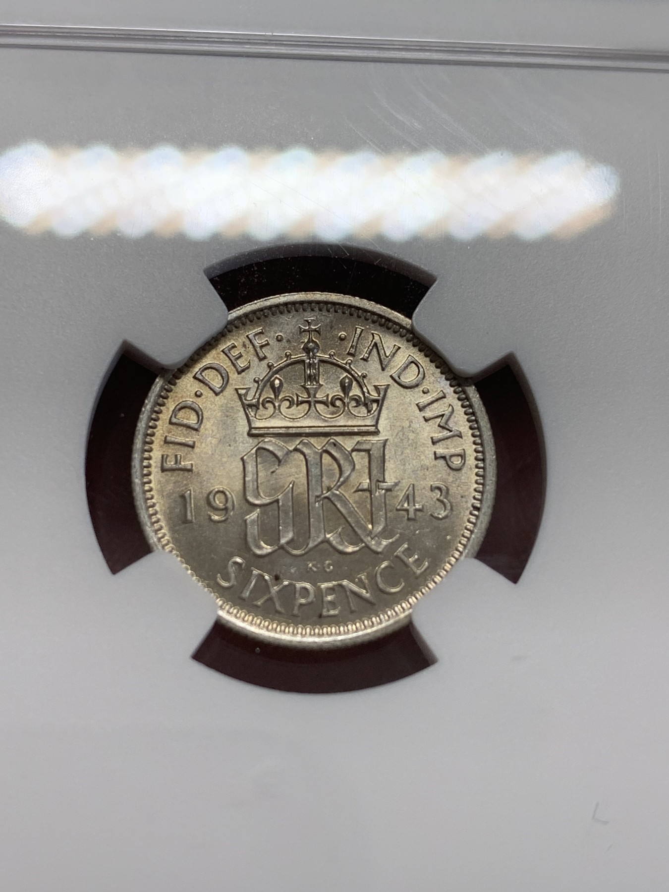 欢迎参加《竞宝斋》为国而庆 老张自藏专场 ，定制纪念章相赠 NGC MS62 英国 1943 乔治六世 6便士 银币 普通品种 不平常的状态