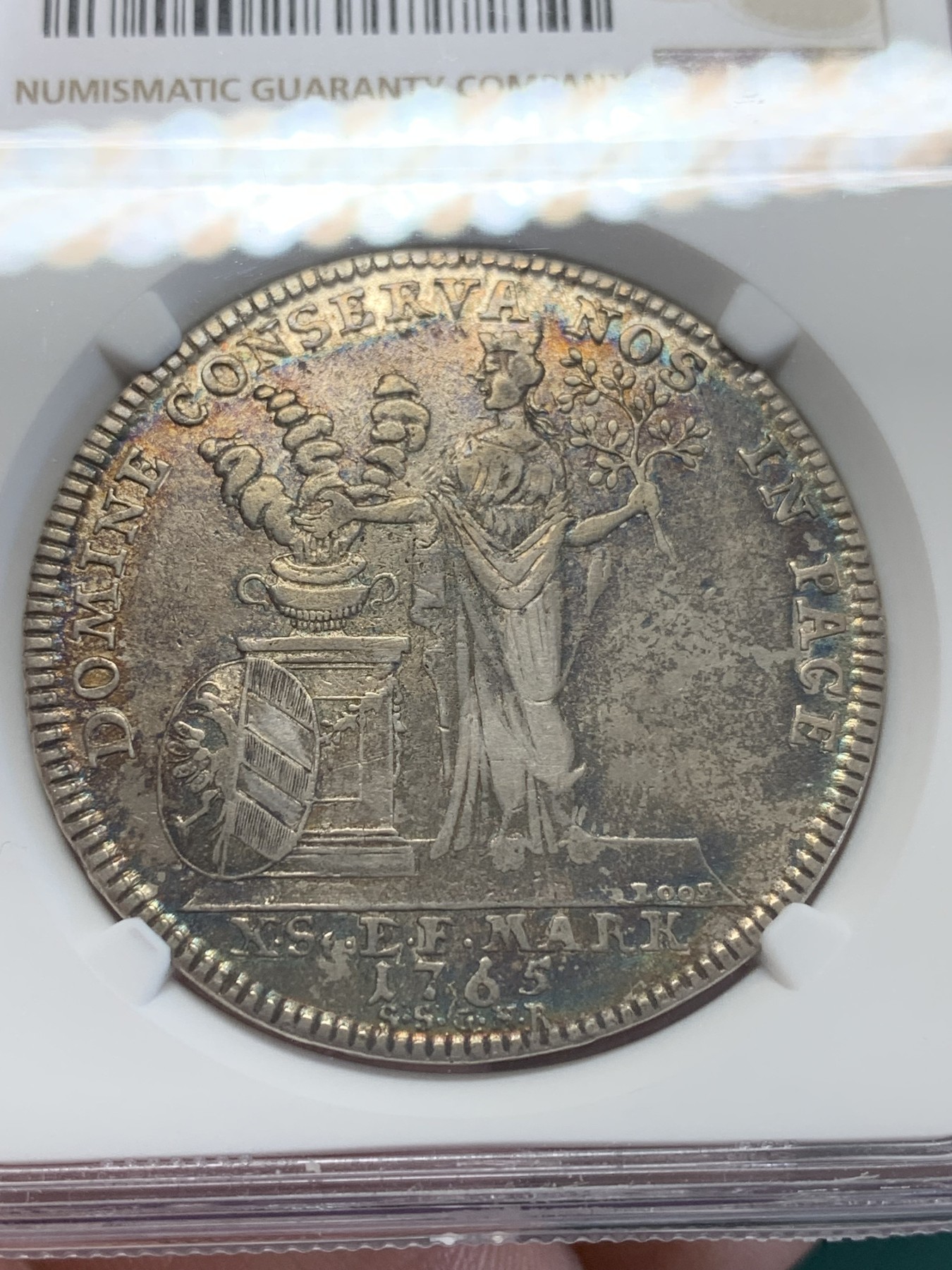 欢迎参加《竞宝斋》为国而庆 老张自藏专场 ，定制纪念章相赠 NGC XF 德国 纽伦堡 1765-SS 拿花 泰勒大银币 细节包浆都不错 性价比品种