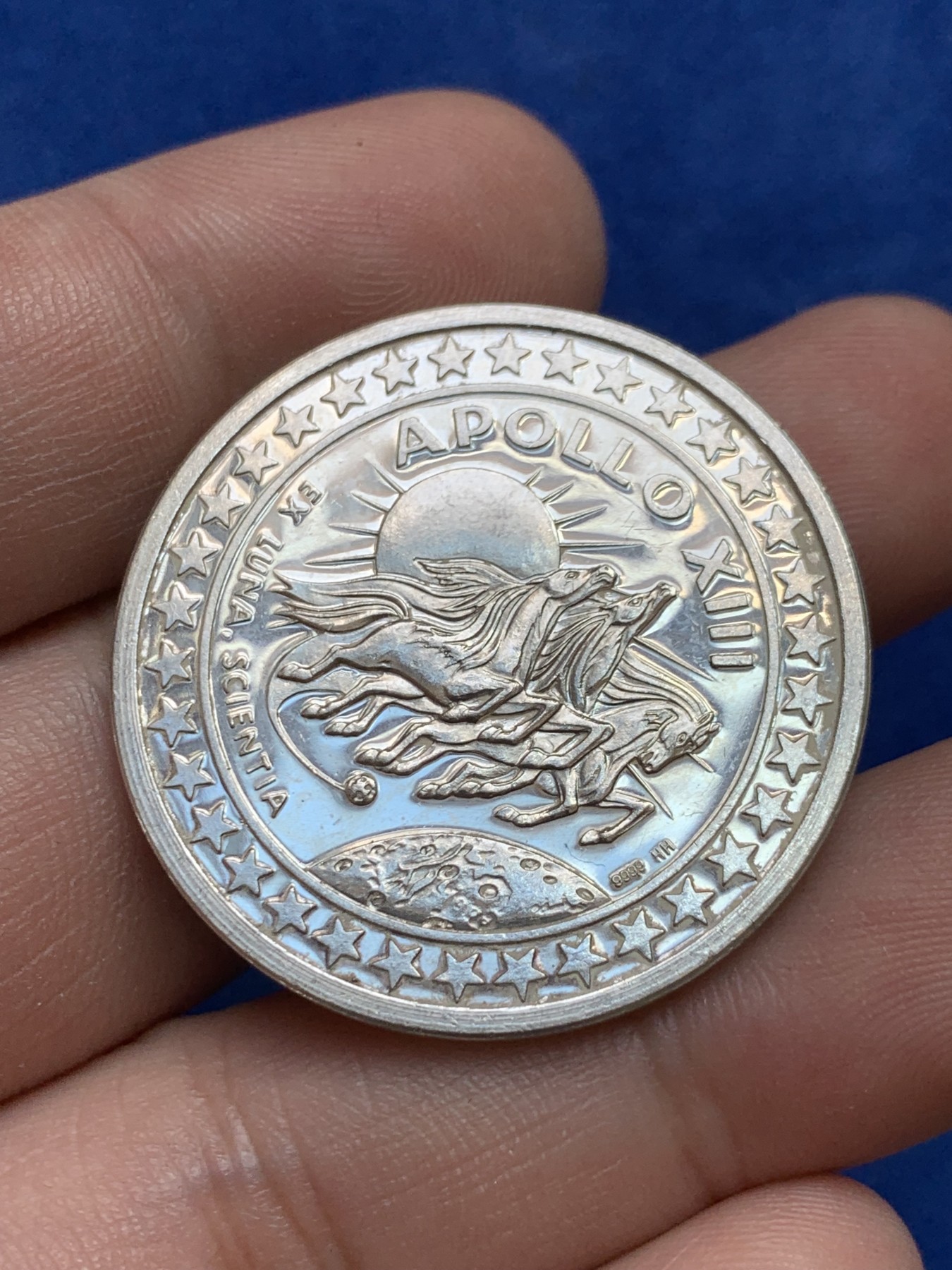 欢迎参加《竞宝斋》为国而庆 老张自藏专场 ，定制纪念章相赠 美国阿波罗第三次登月计划纪念银章 34.1mm 14.9克 999银