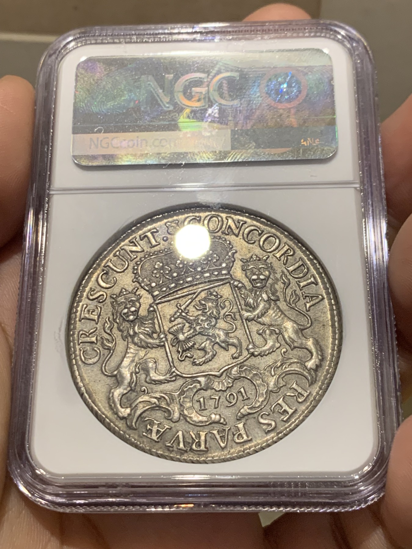 欢迎参加《竞宝斋》为国而庆 老张自藏专场 ，定制纪念章相赠 NGC AU58 荷兰 1791年 乌特勒支 骑士大马剑银币 32克多的大规格 细节极好 底光靓丽 58分中的战斗机