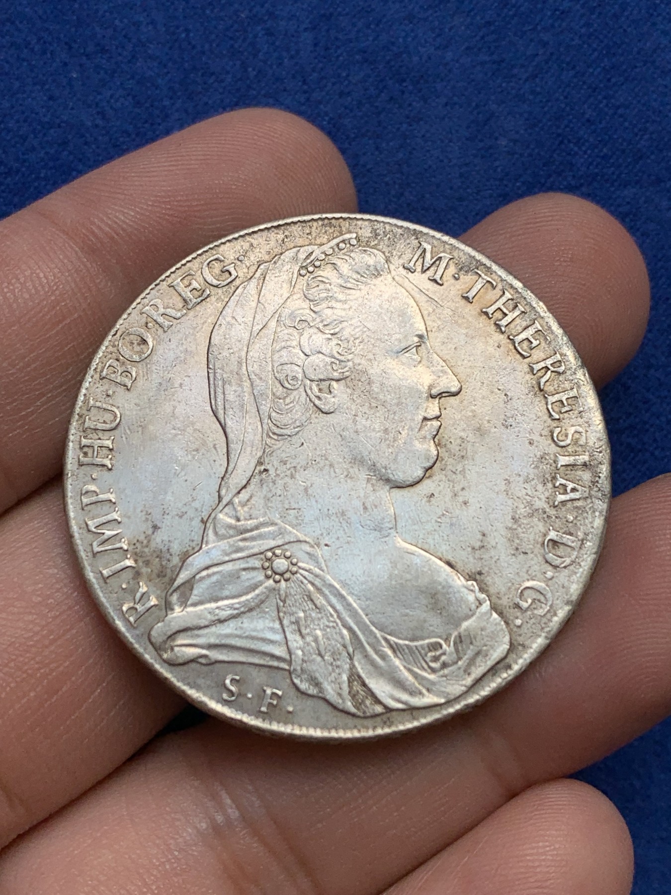 欢迎参加《竞宝斋》为国而庆 老张自藏专场 ，定制纪念章相赠 奥匈帝国1820年左右特蕾莎泰勒大银币