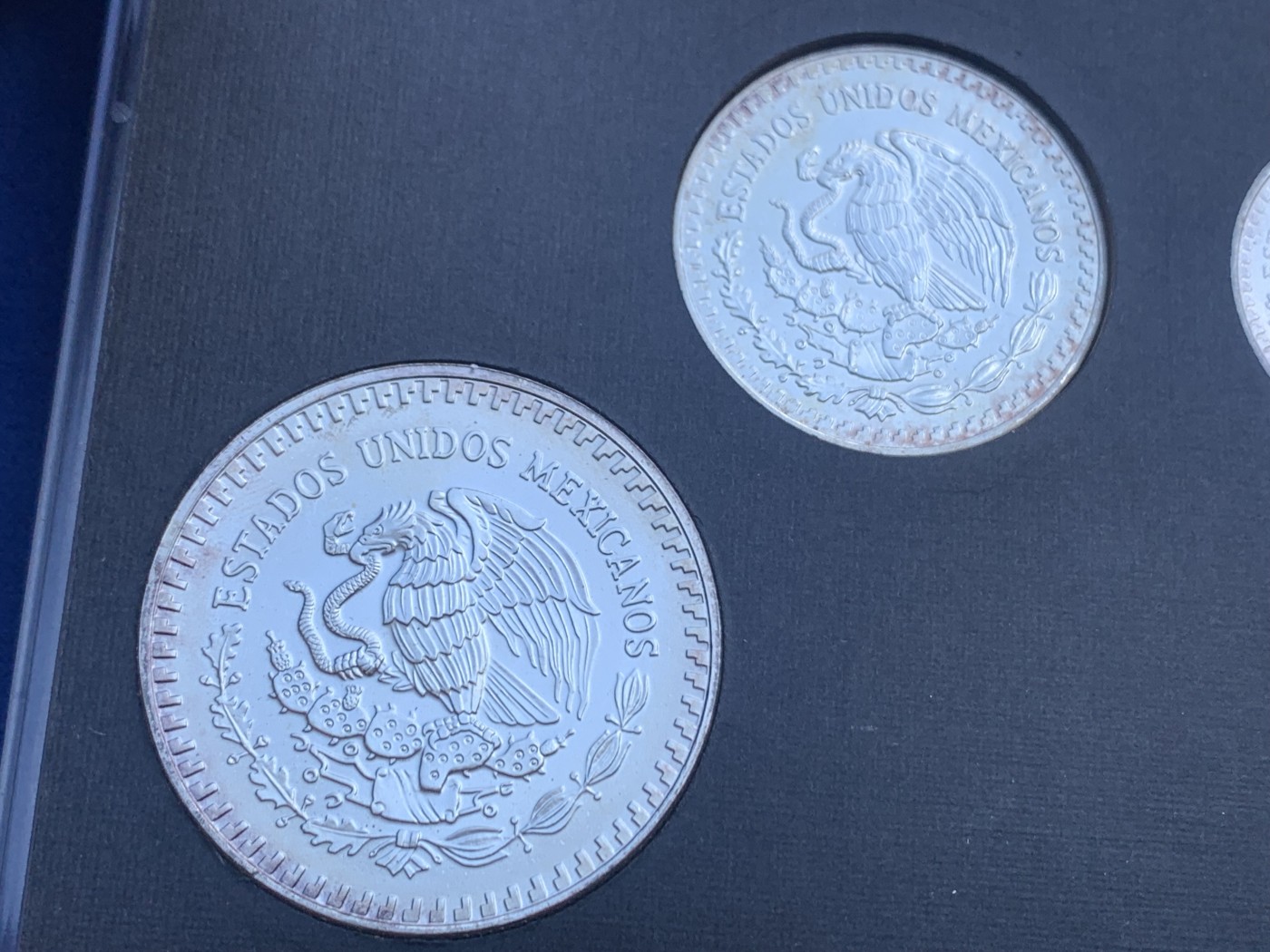 欢迎参加《竞宝斋》为国而庆 老张自藏专场 ，定制纪念章相赠 墨西哥 1992年 银币 5枚套 原盒原币包浆一致 全部999银 各面值BU 难得