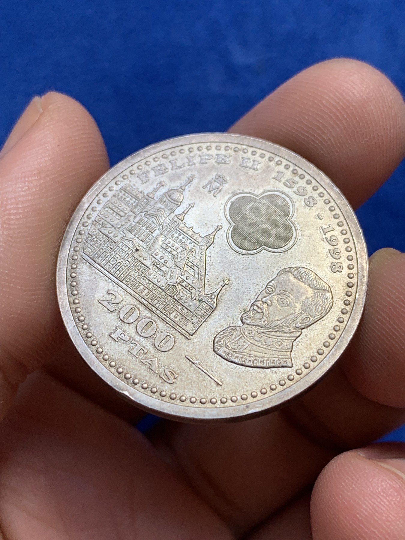 欢迎参加《竞宝斋》为国而庆 老张自藏专场 ，定制纪念章相赠 西班牙1998年 菲利普二世逝世400周年 2000比塞塔 银币 18克 925银