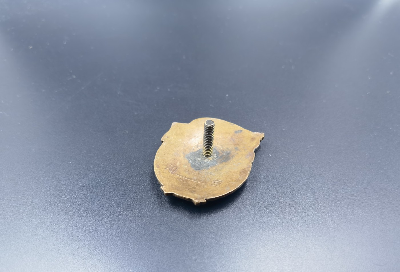 全场0起 大陆勋赏俱乐部第六期拍卖 朝鲜近卫军证章（T2版缺转轮）