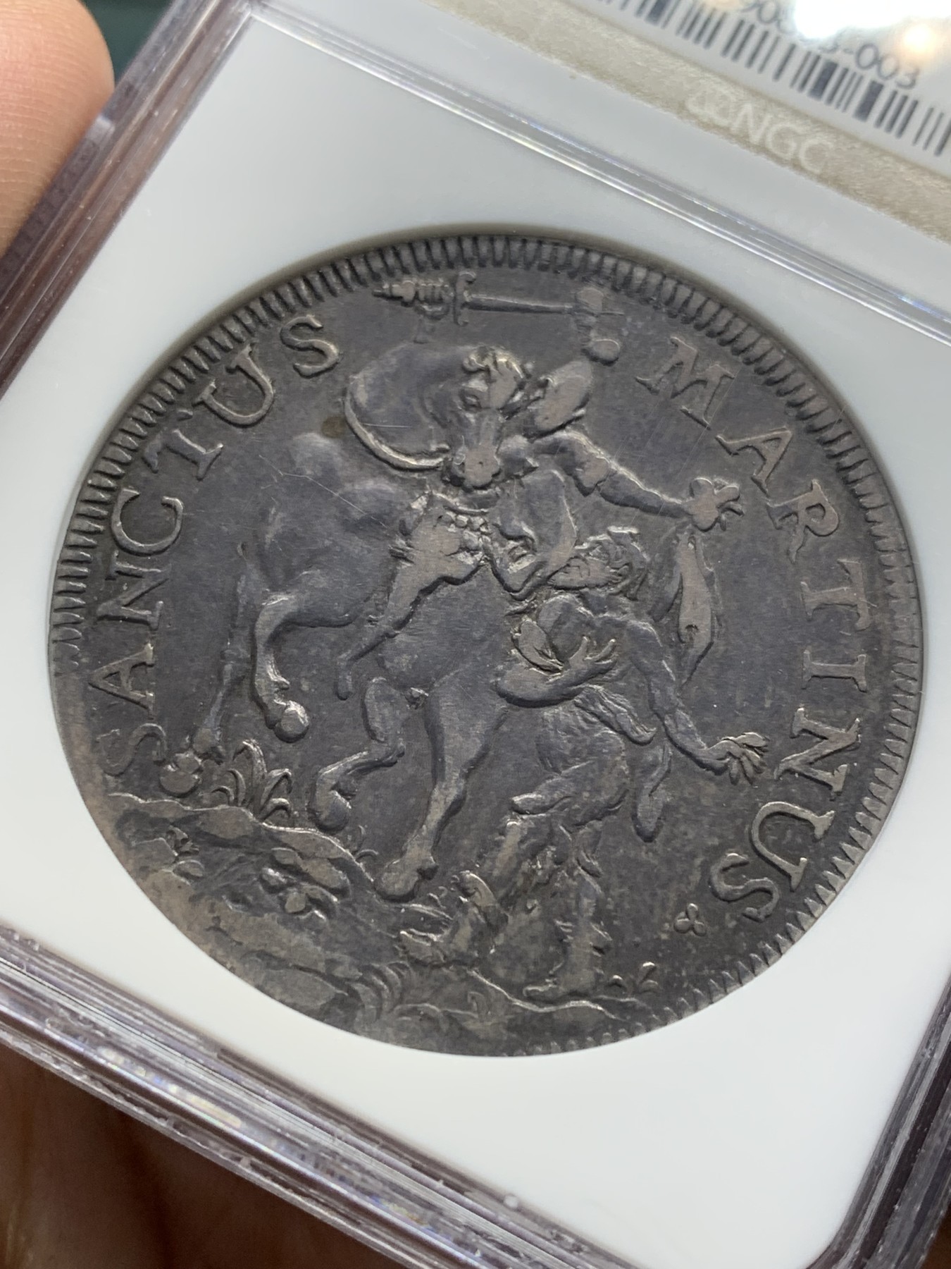 欢迎参加《竞宝斋》为国而庆 老张自藏专场 ，定制纪念章相赠 NGC VF30 意大利 卢卡 1741年 赠斗篷 埃斯库多 大银币 原味状态 打制的非常不错了