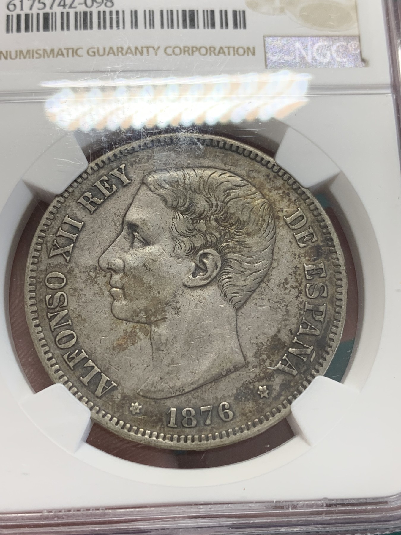 欢迎参加《竞宝斋》为国而庆 老张自藏专场 ，定制纪念章相赠 NGC-XF45 西班牙 1876 DEM 阿方索十二世双柱 5比塞塔银币 头发清晰 磨损少