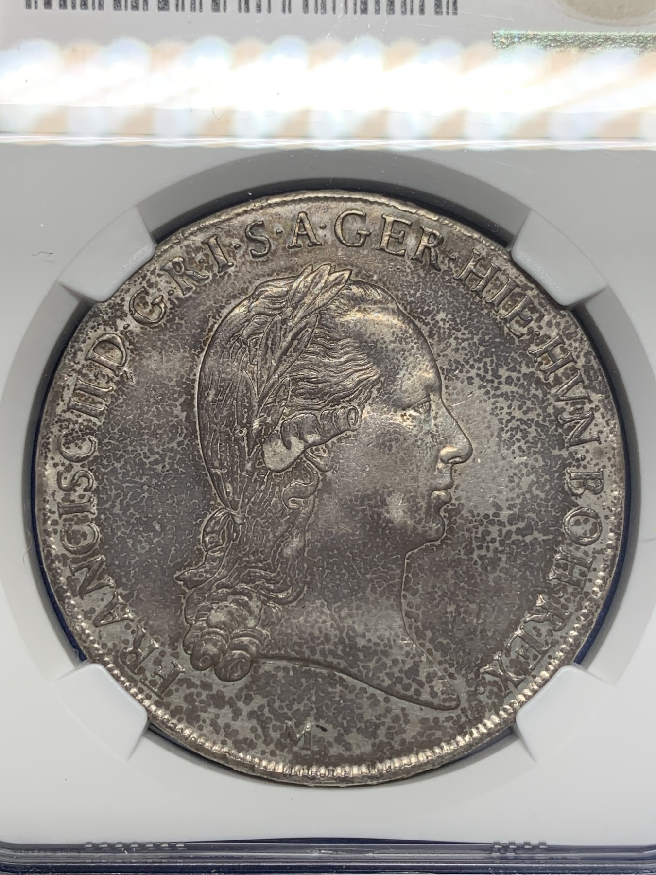 欢迎参加《竞宝斋》为国而庆 老张自藏专场 ，定制纪念章相赠 NGC XF 神圣罗马帝国 1793 弗朗茨二世 1泰勒 大银币 双面深打 人像几乎磨损 背面极少减重痕 这样的XF 真是无语了，米兰厂造 不是属于意大利，标签错误