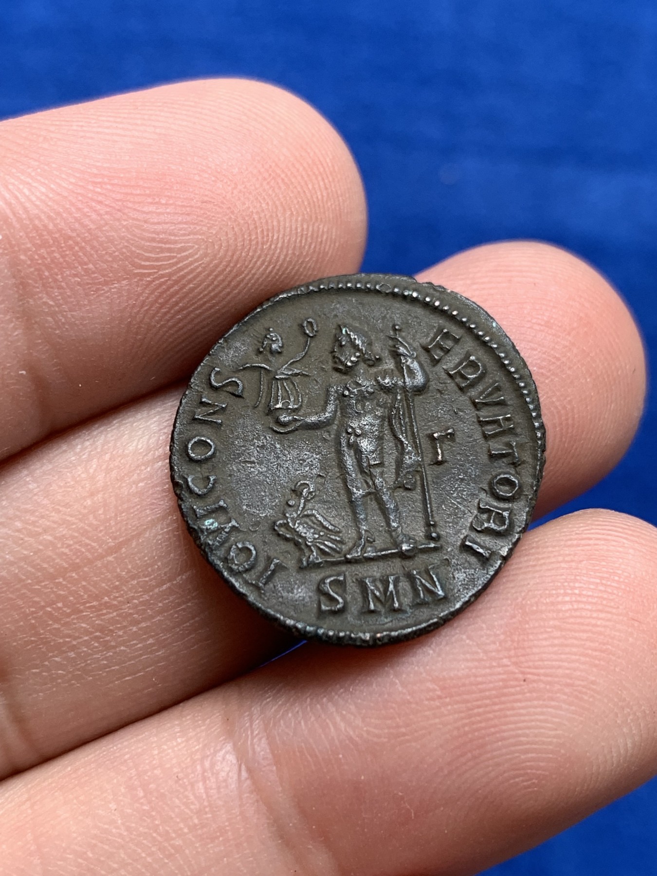 欢迎参加《竞宝斋》为国而庆 老张自藏专场 ，定制纪念章相赠 古罗马铜币 21mm 打制清晰 背面小天使没有磨损