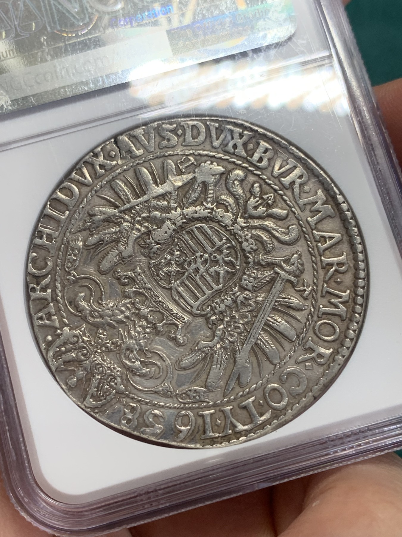 欢迎参加《竞宝斋》为国而庆 老张自藏专场 ，定制纪念章相赠 NGC AUD 匈牙利 1658年 费迪南德三世 泰勒 大银币 这款被仿制的太多了，原铸可以说是少之又少 正反全深打 可藏