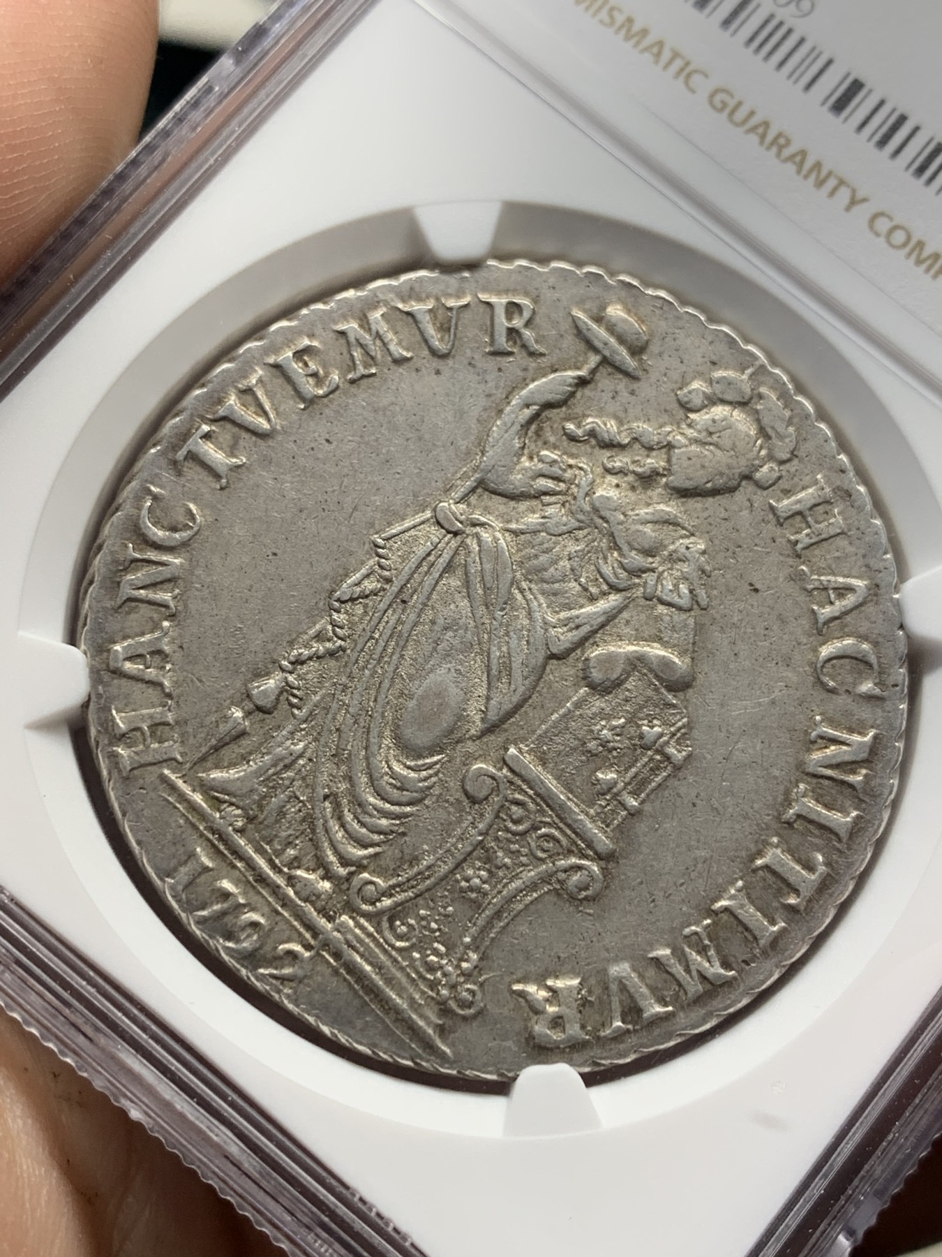 欢迎参加《竞宝斋》为国而庆 老张自藏专场 ，定制纪念章相赠 NGC AU55 荷兰 西弗里斯兰省 1792年 3G 女站人大银币 整体深俊 西弗里斯兰特点便是脸部弱打 独具风味