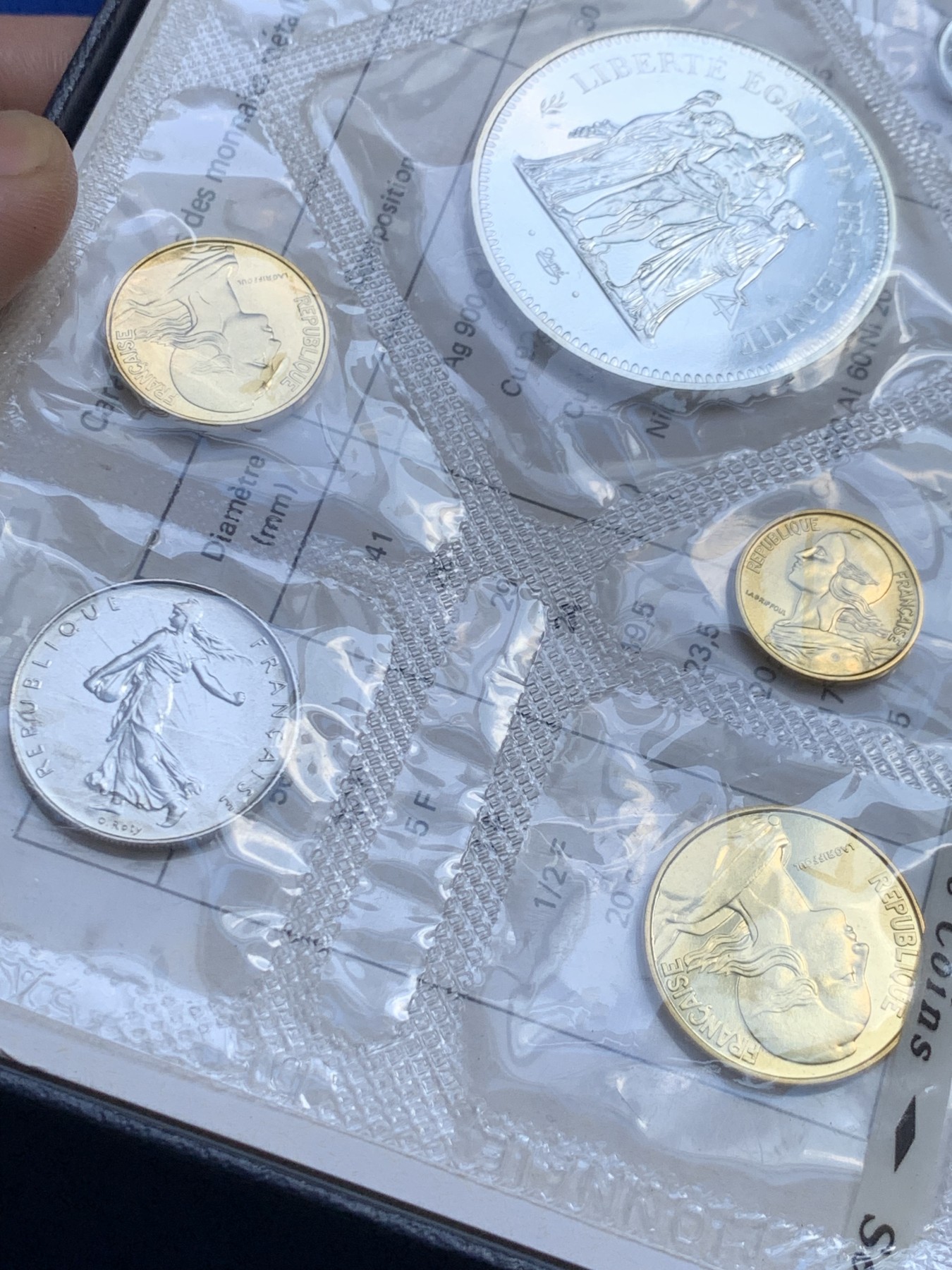 欢迎参加《竞宝斋》为国而庆 老张自藏专场 ，定制纪念章相赠 法国1974年 九枚套 大力神50法郎套币 造币厂封装状态一流