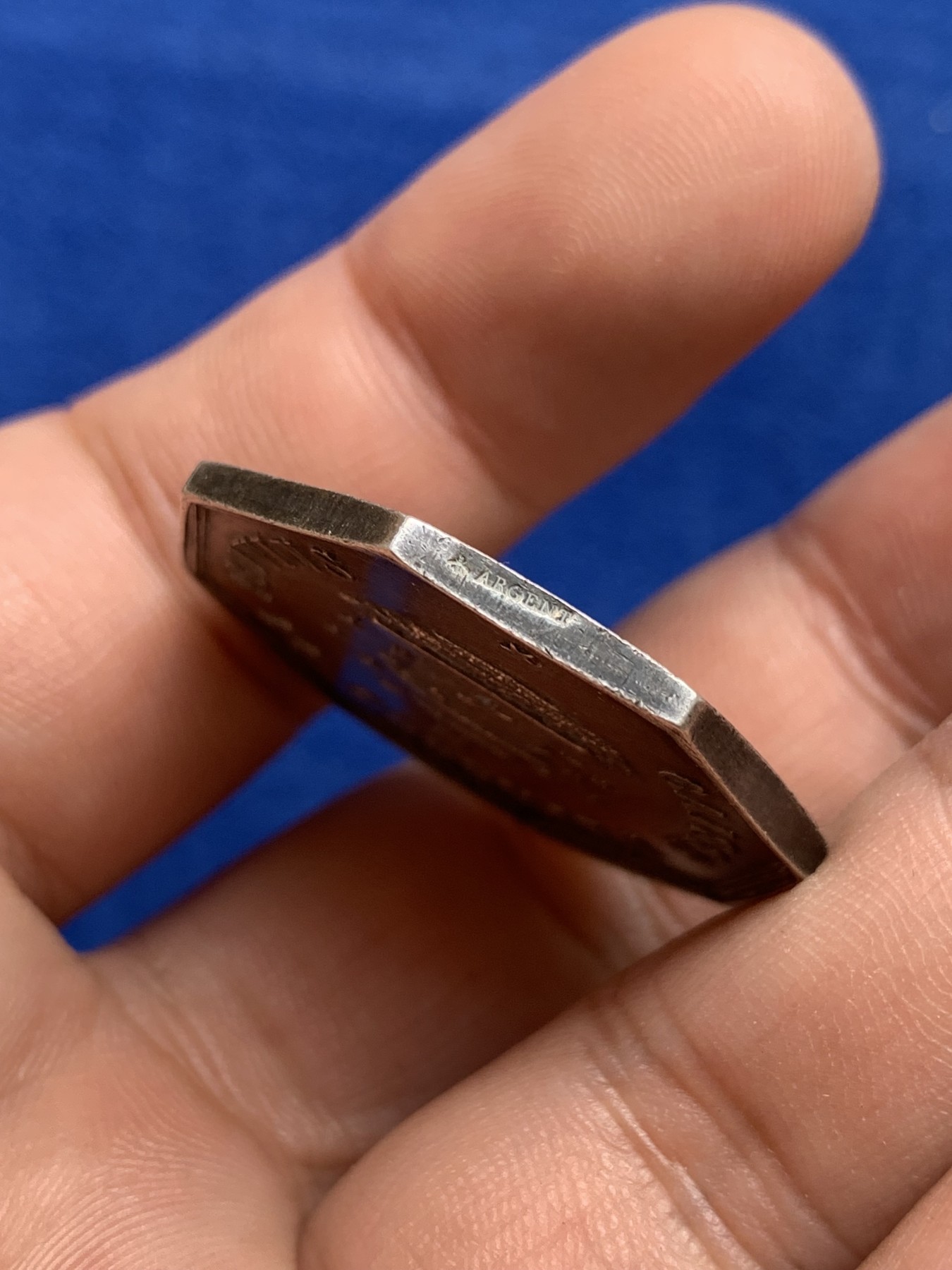 欢迎参加《竞宝斋》为国而庆 老张自藏专场 ，定制纪念章相赠 法国1860-1879普罗文斯银质八角代币 原味包浆 细节漂亮 少见品种 蜜蜂边铭 银标 31.4mm 12克