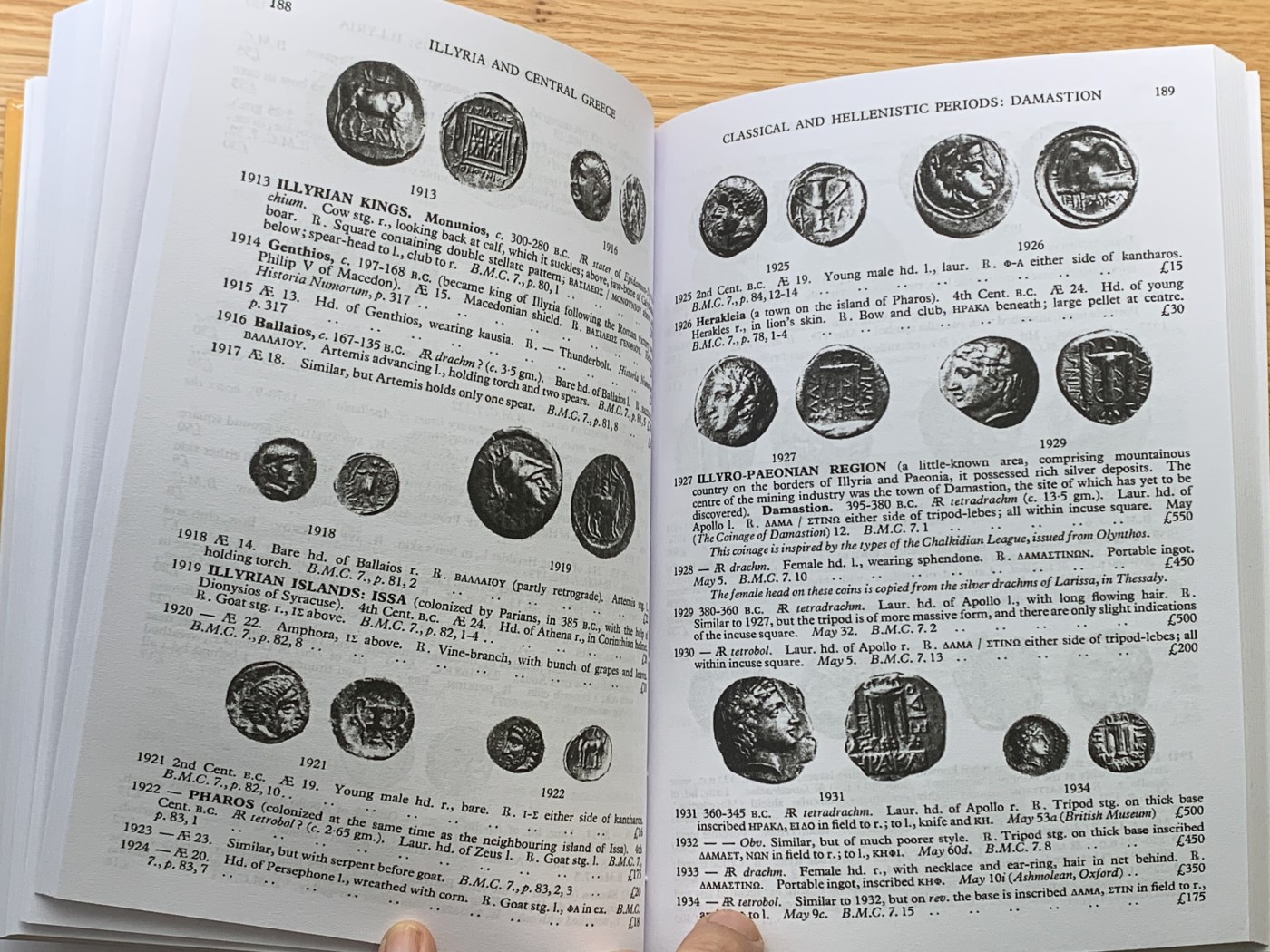 欢迎参加《竞宝斋》为国而庆 老张自藏专场 ，定制纪念章相赠 非原版 古希腊钱币目录 315页 0.6公斤 精装 多本随机发