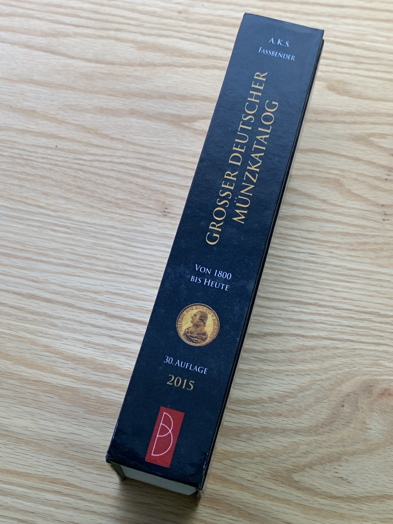 欢迎参加《竞宝斋》为国而庆 老张自藏专场 ，定制纪念章相赠 非原版 德国 1800后钱币目录 674页 1.05公斤 精装 多本随机发