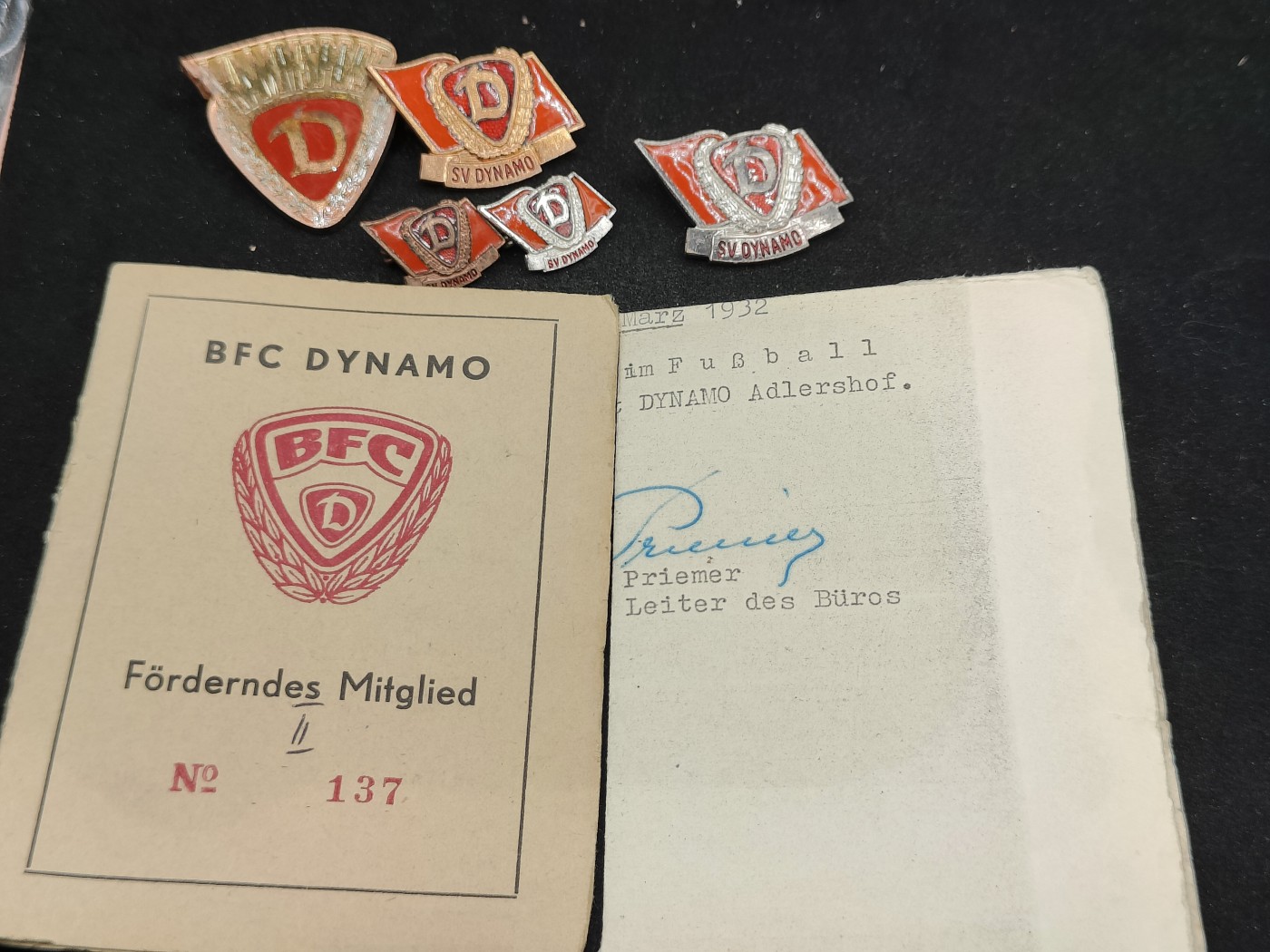 全场0元起拍 第97期 咸鱼国勋章拍卖专场 10月8日（周日）下午6：00开始 东德史塔西国安中校SIEBENHÜHNER·Bruno 东德bfc徽章极证书一套