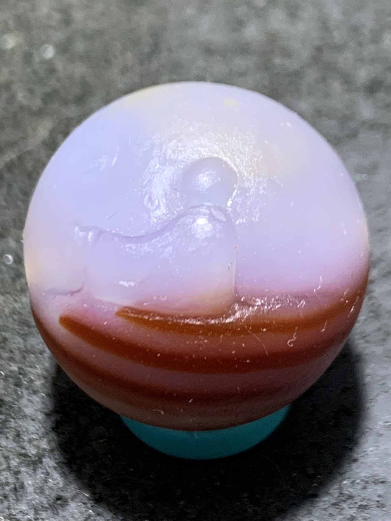 精美亚光高玉化巴西玛瑙手工俏色巧雕一叶知秋圆珠一个！