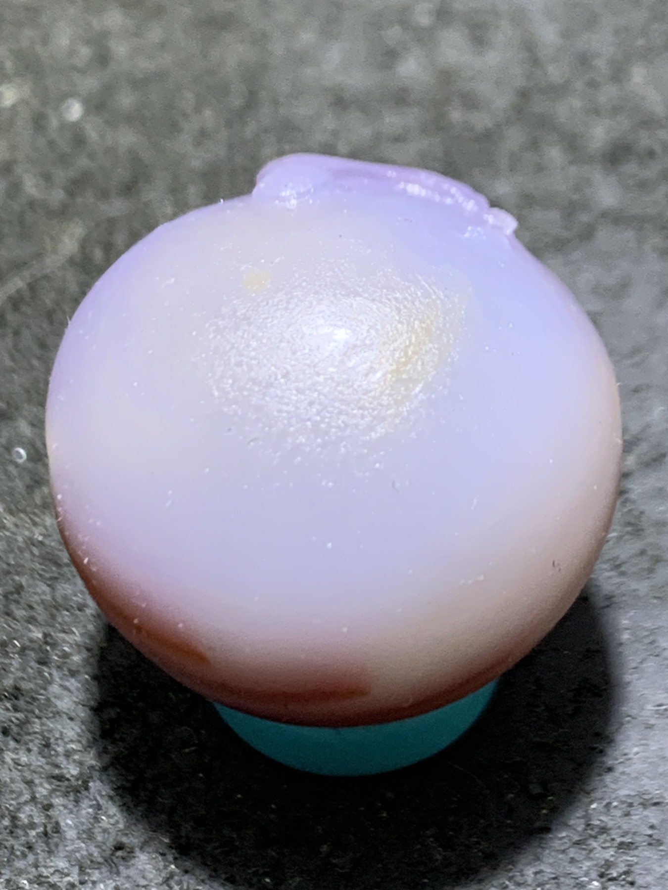 精美亚光高玉化巴西玛瑙手工俏色巧雕一叶知秋圆珠一个！